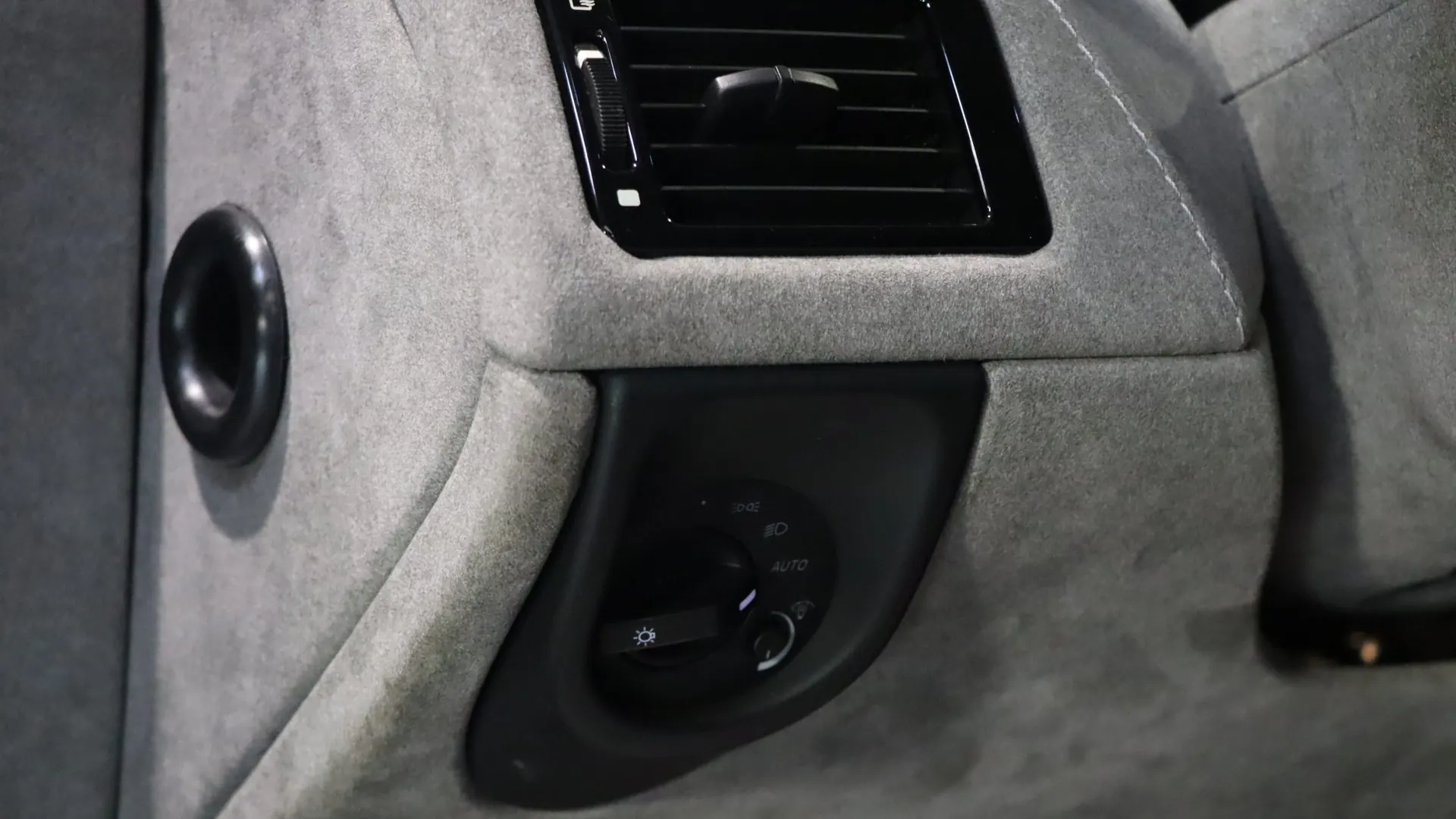 Aston Martin VANTAGE — photo 18