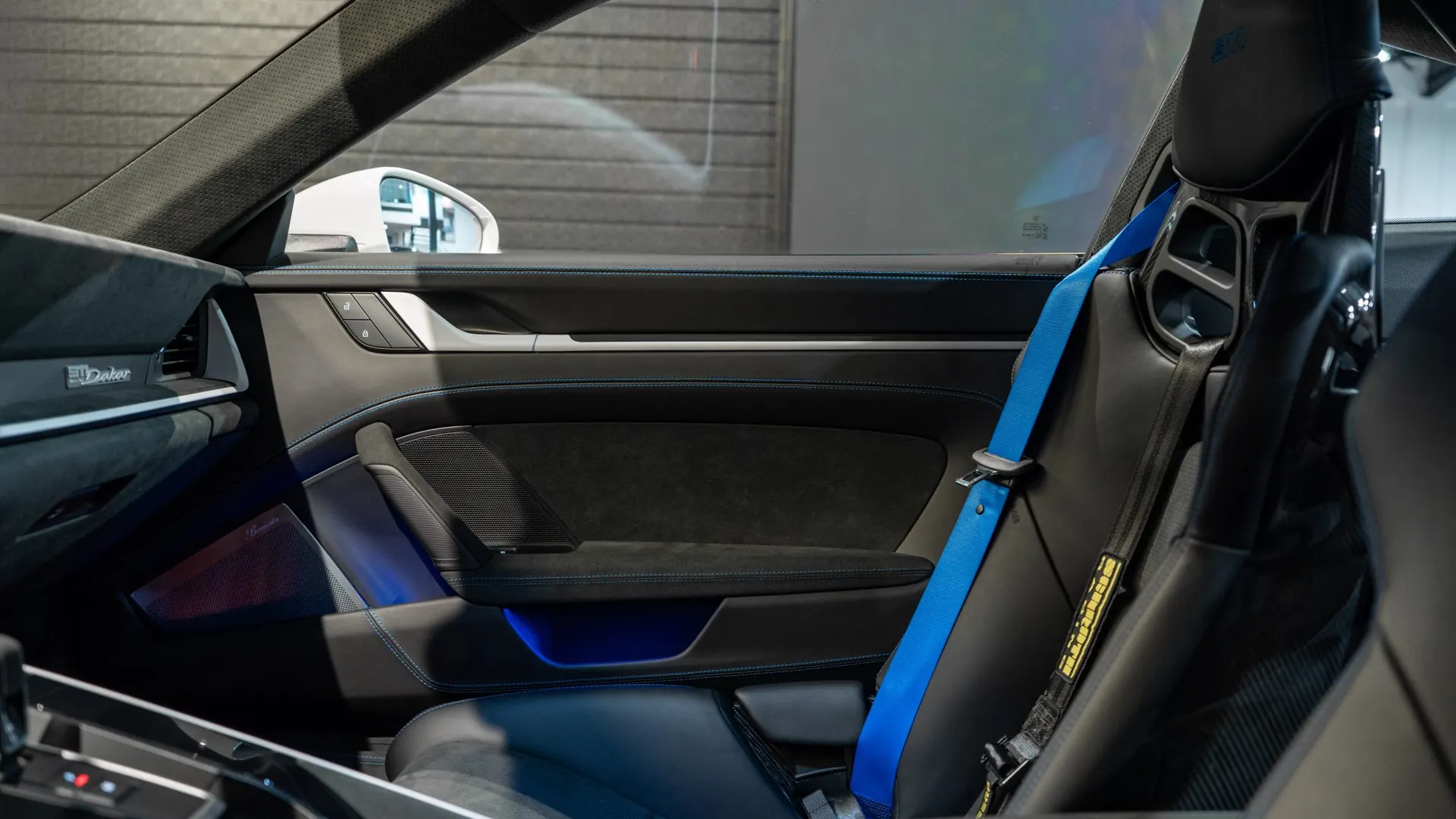 Porsche 911 — photo 32