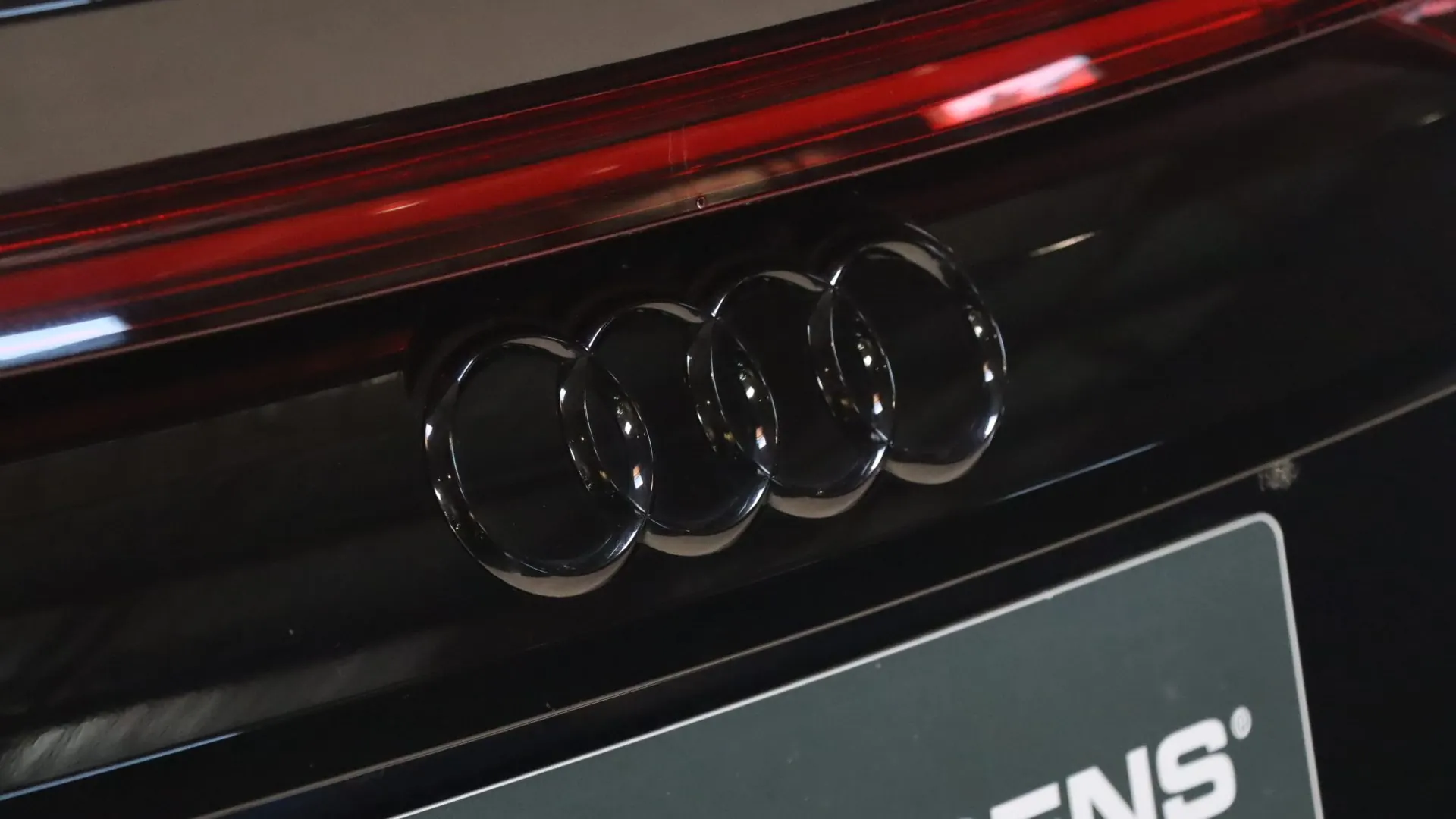 Audi RSQ8 — photo 50