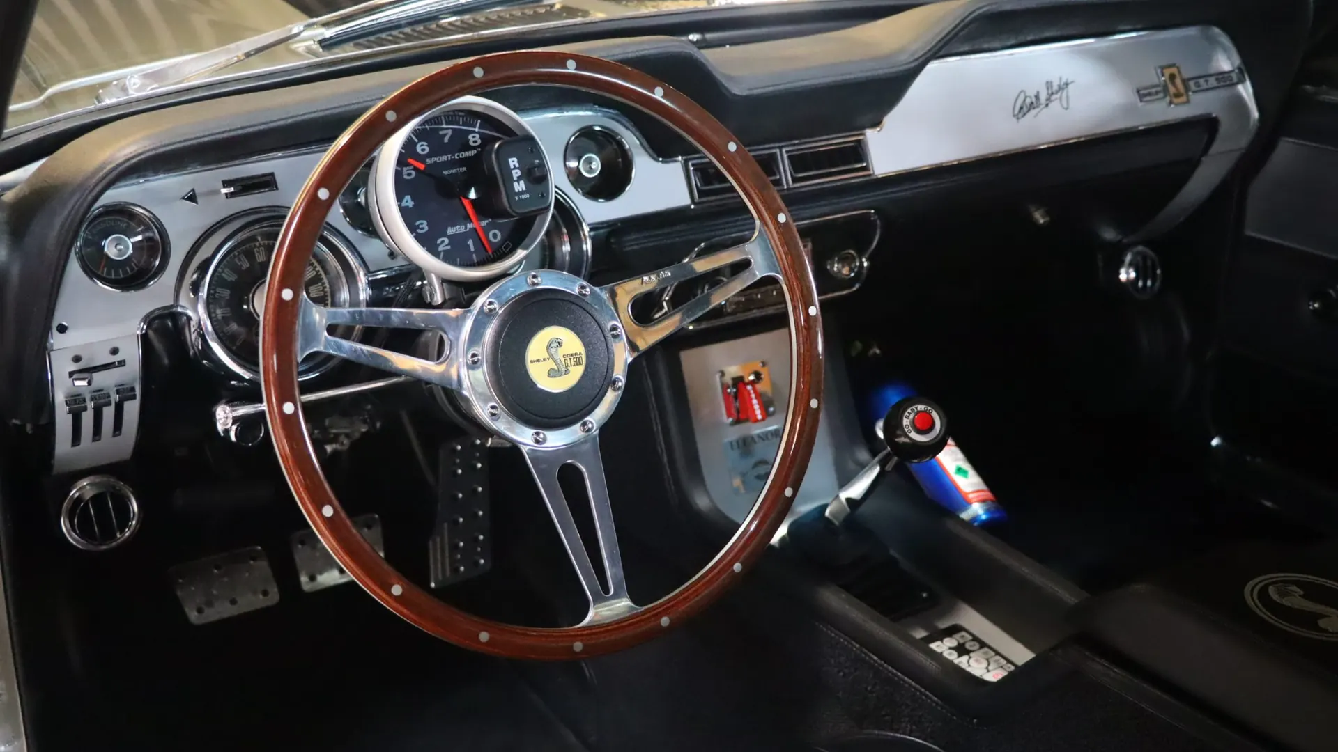 Ford Mustang — photo 15