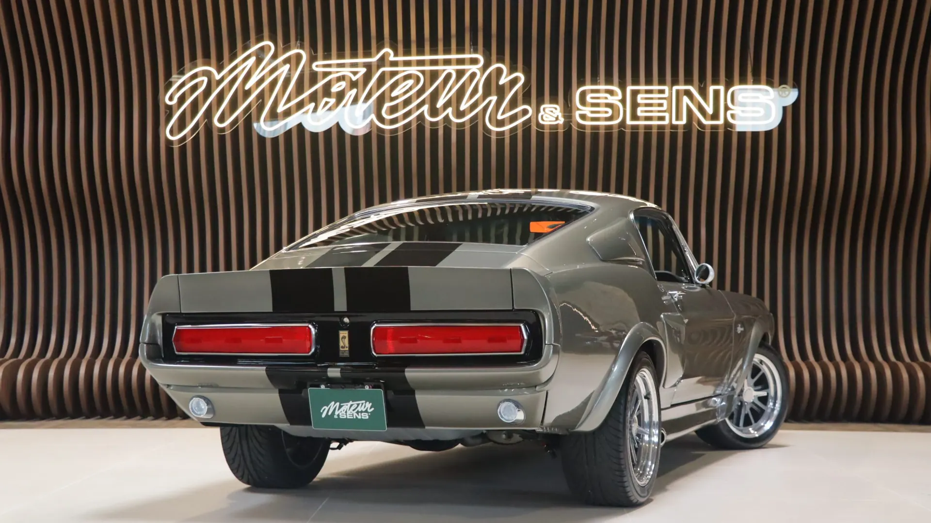 Ford Mustang — photo 2