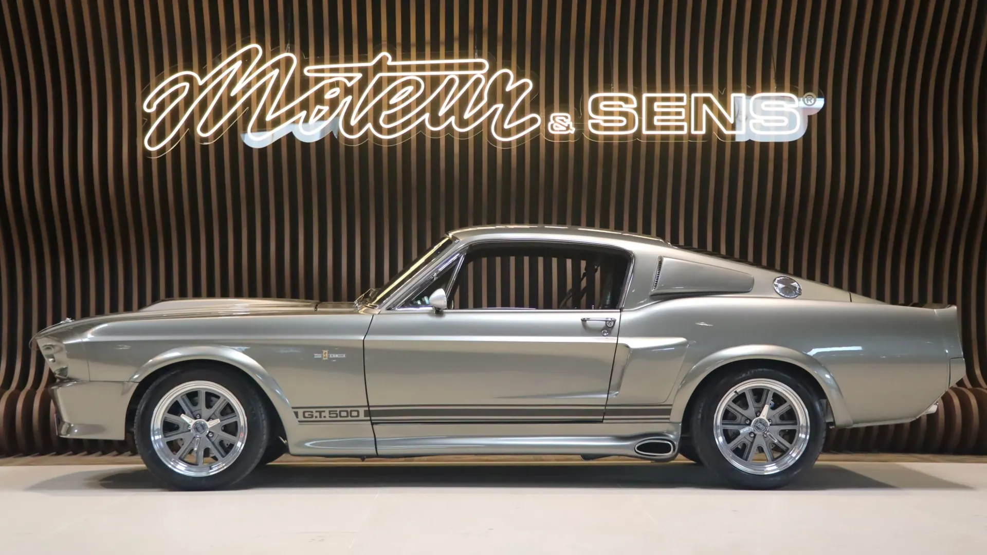 Ford Mustang — photo 5