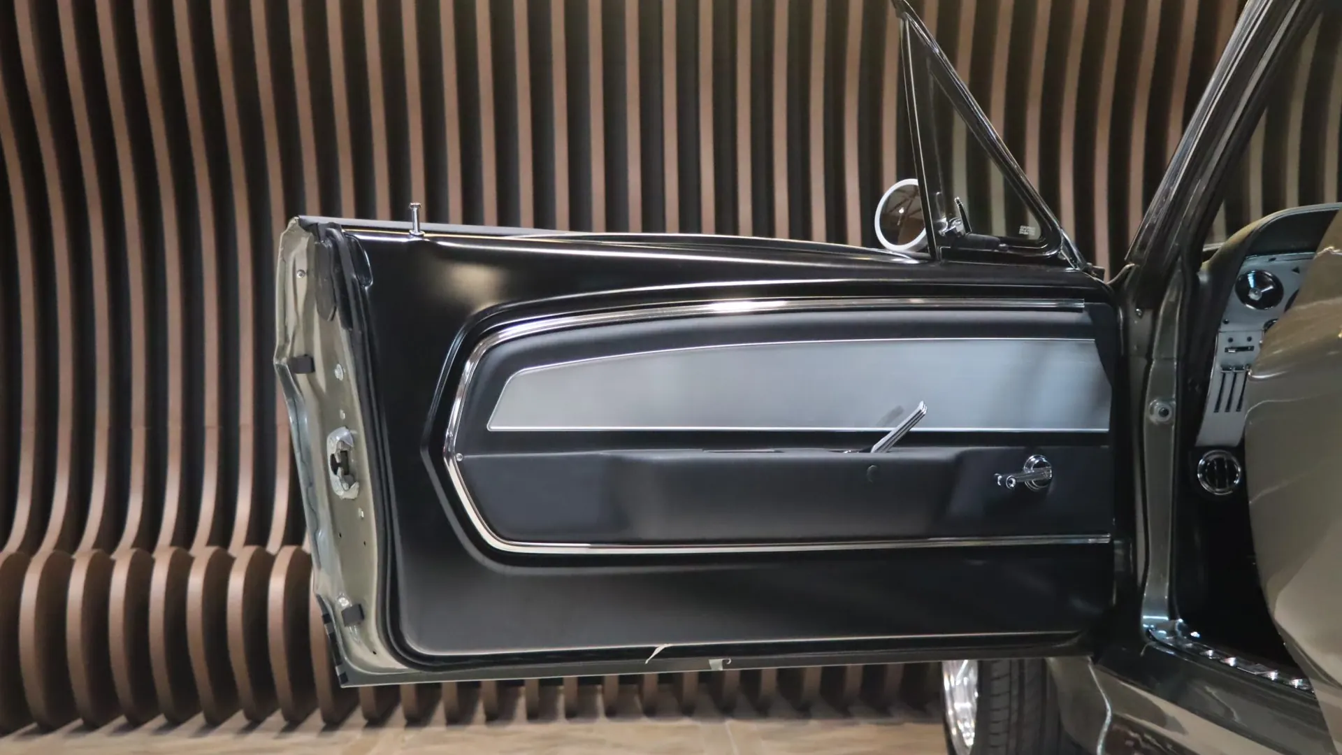 Ford Mustang — photo 10