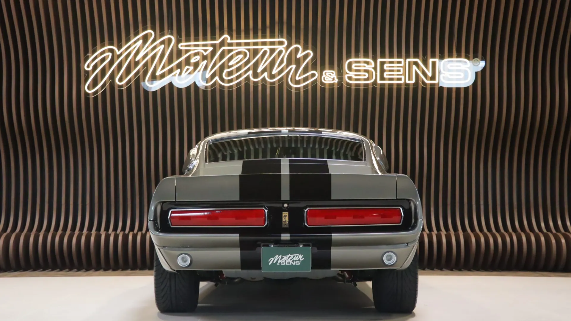 Ford Mustang — photo 4