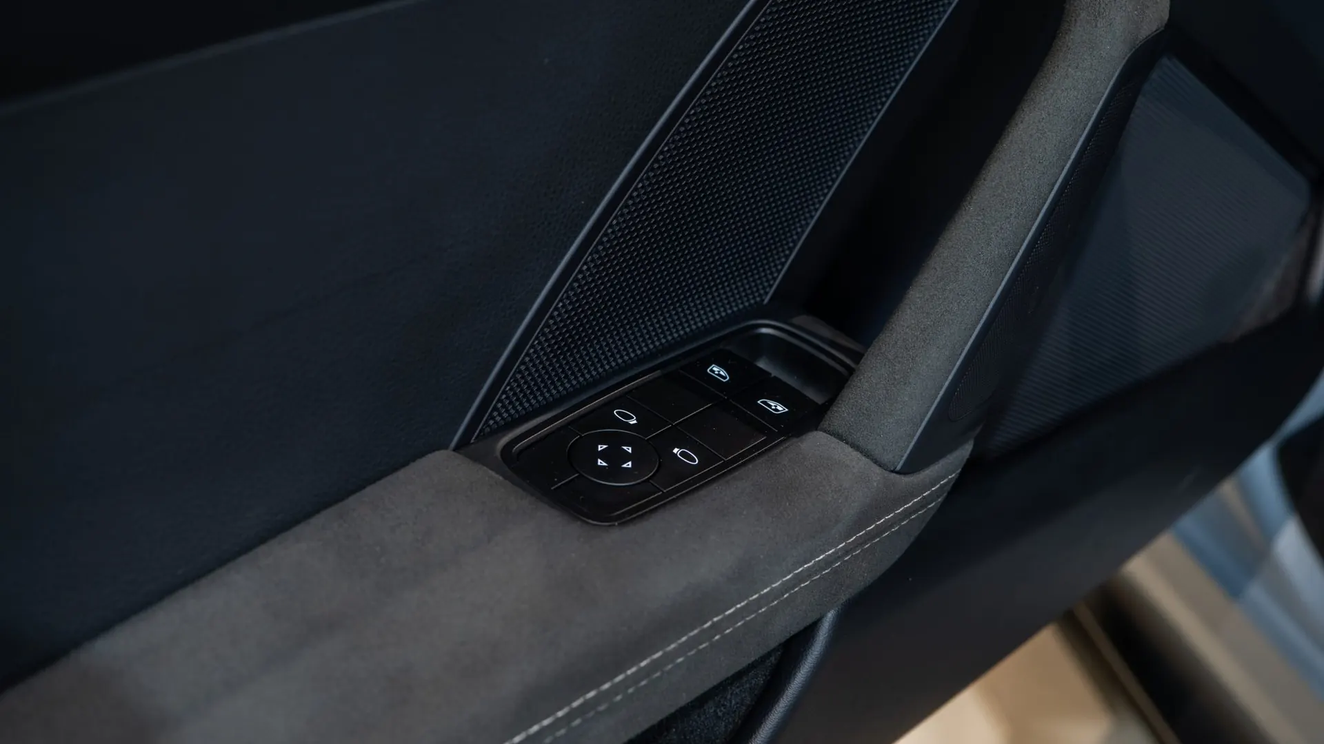 Porsche 911 — photo 13