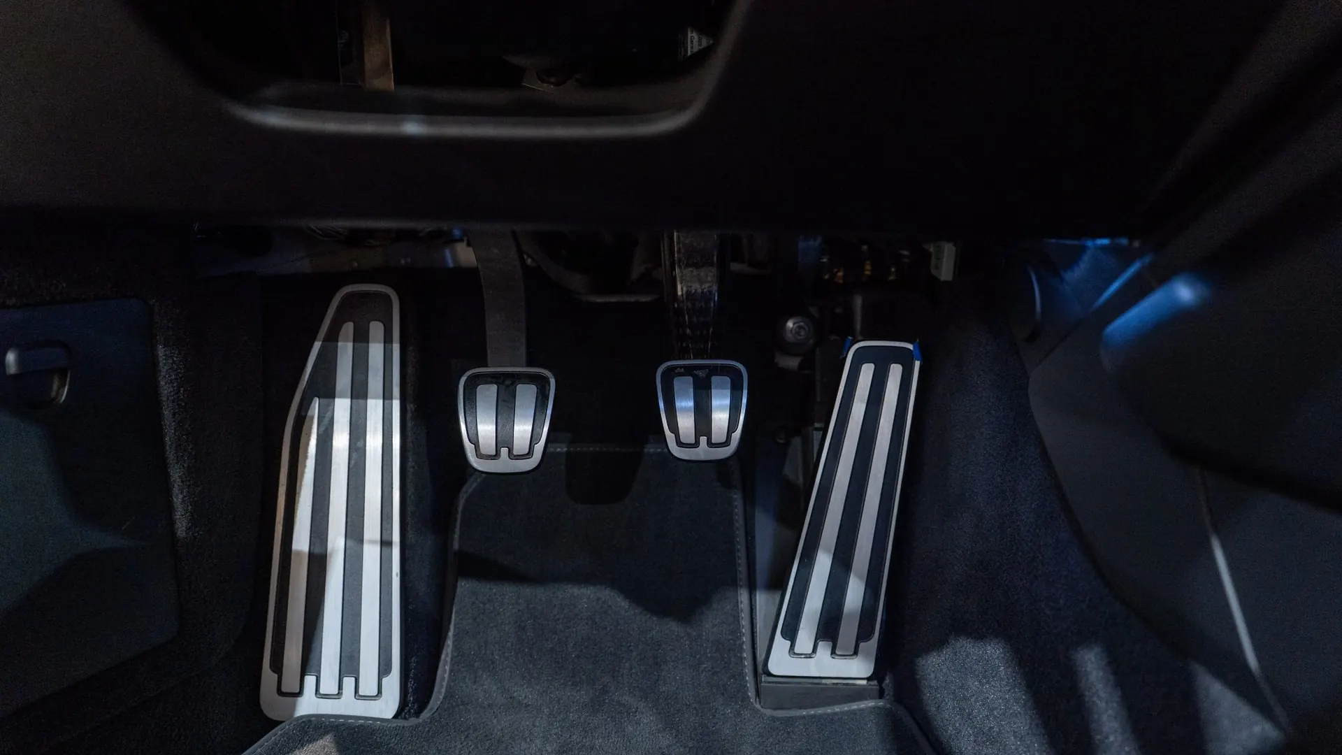 Porsche 911 — photo 27