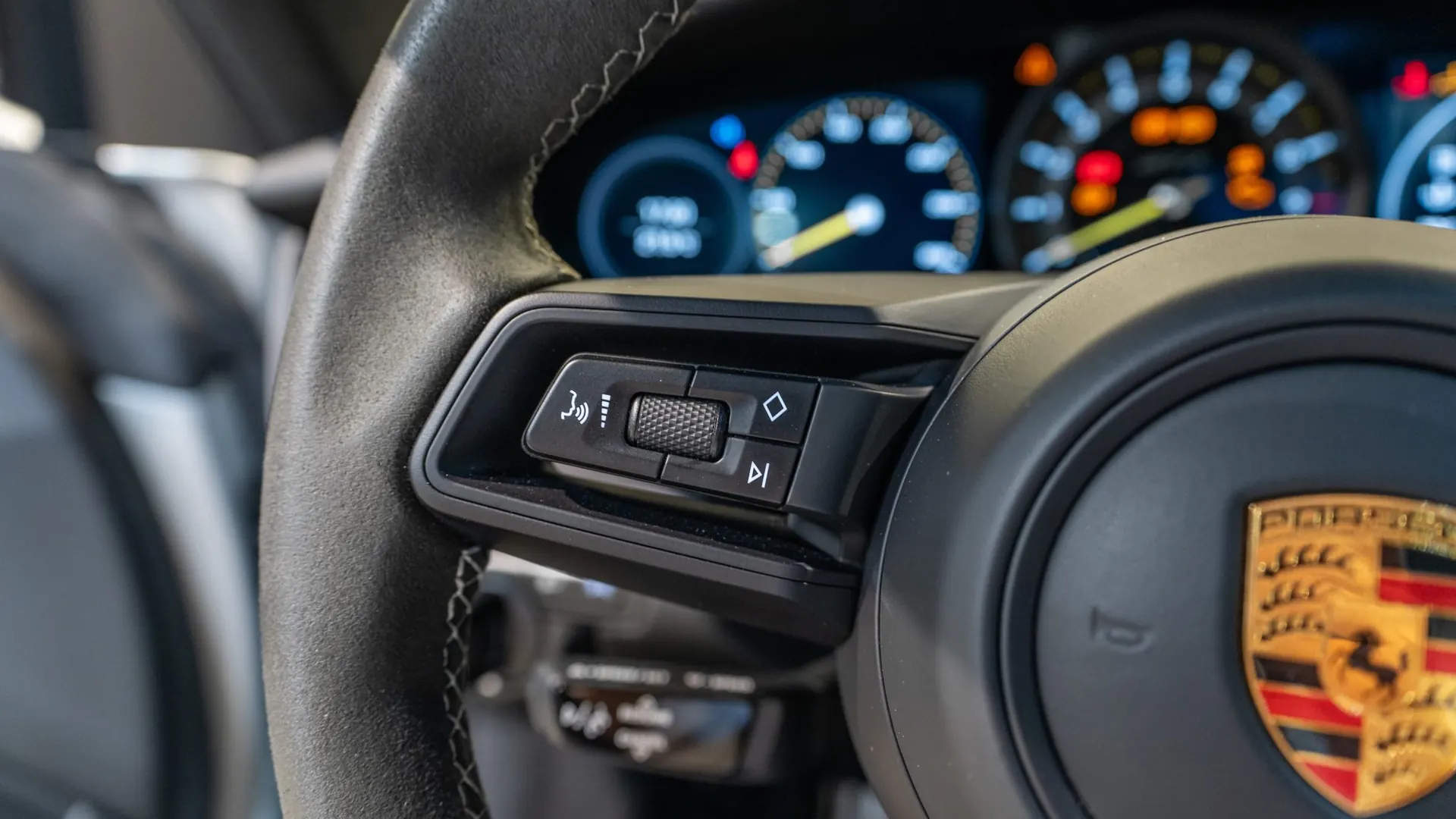 Porsche 911 — photo 17