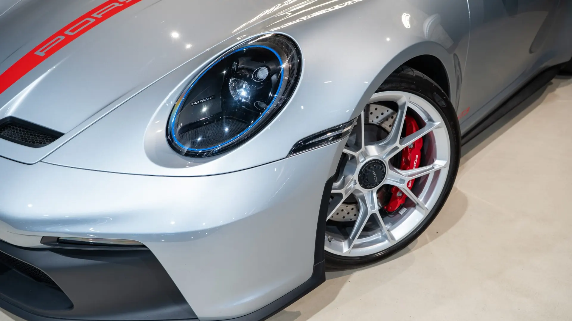 Porsche 911 — photo 42