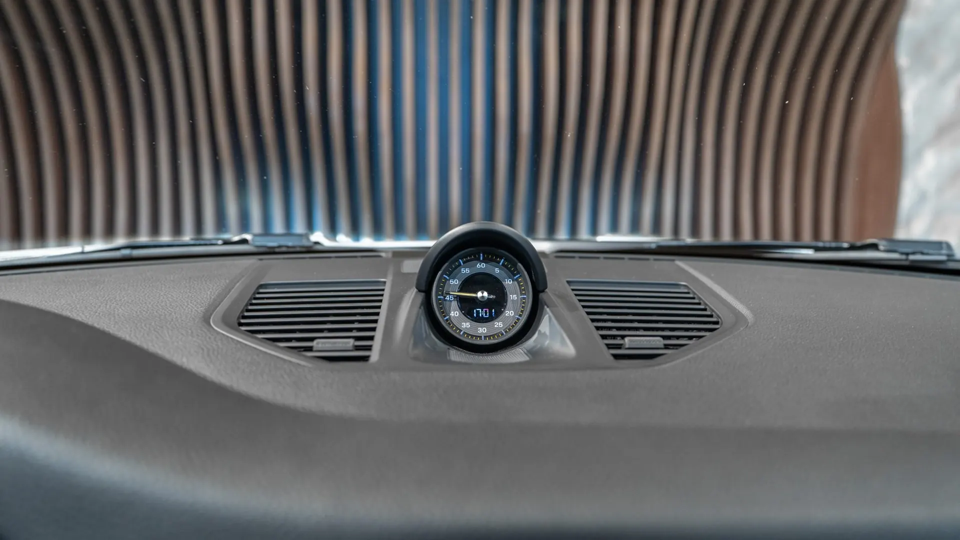 Porsche 911 — photo 24