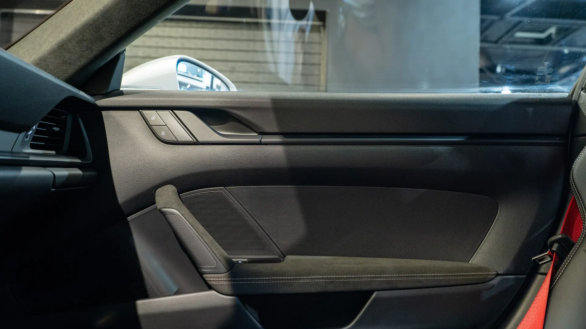 Porsche 911 — photo 25