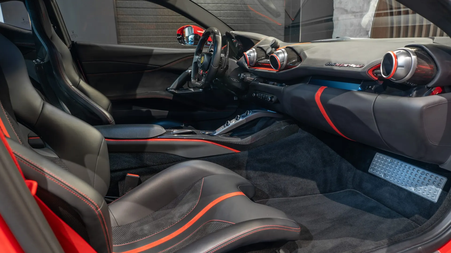 Ferrari 812 — photo 11