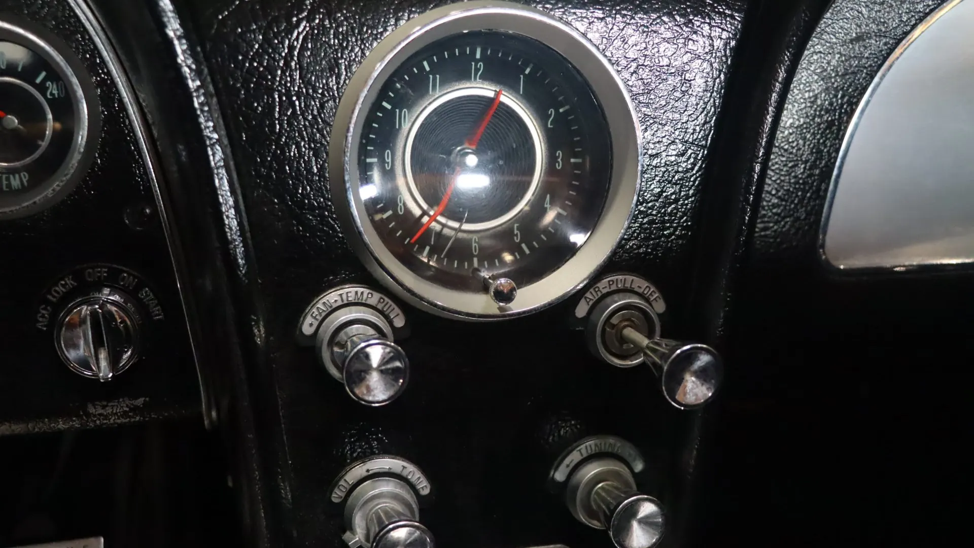 Chevrolet CHEVROLET — photo 16