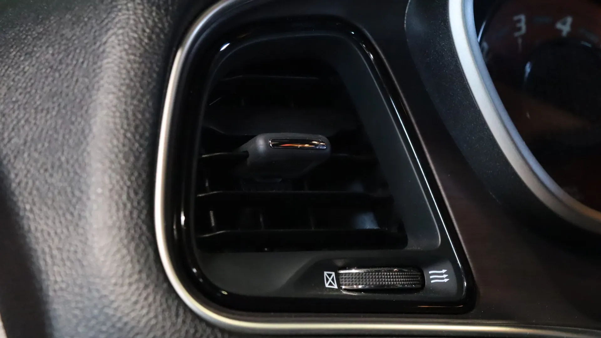 Dodge CHALLENGER — photo 17