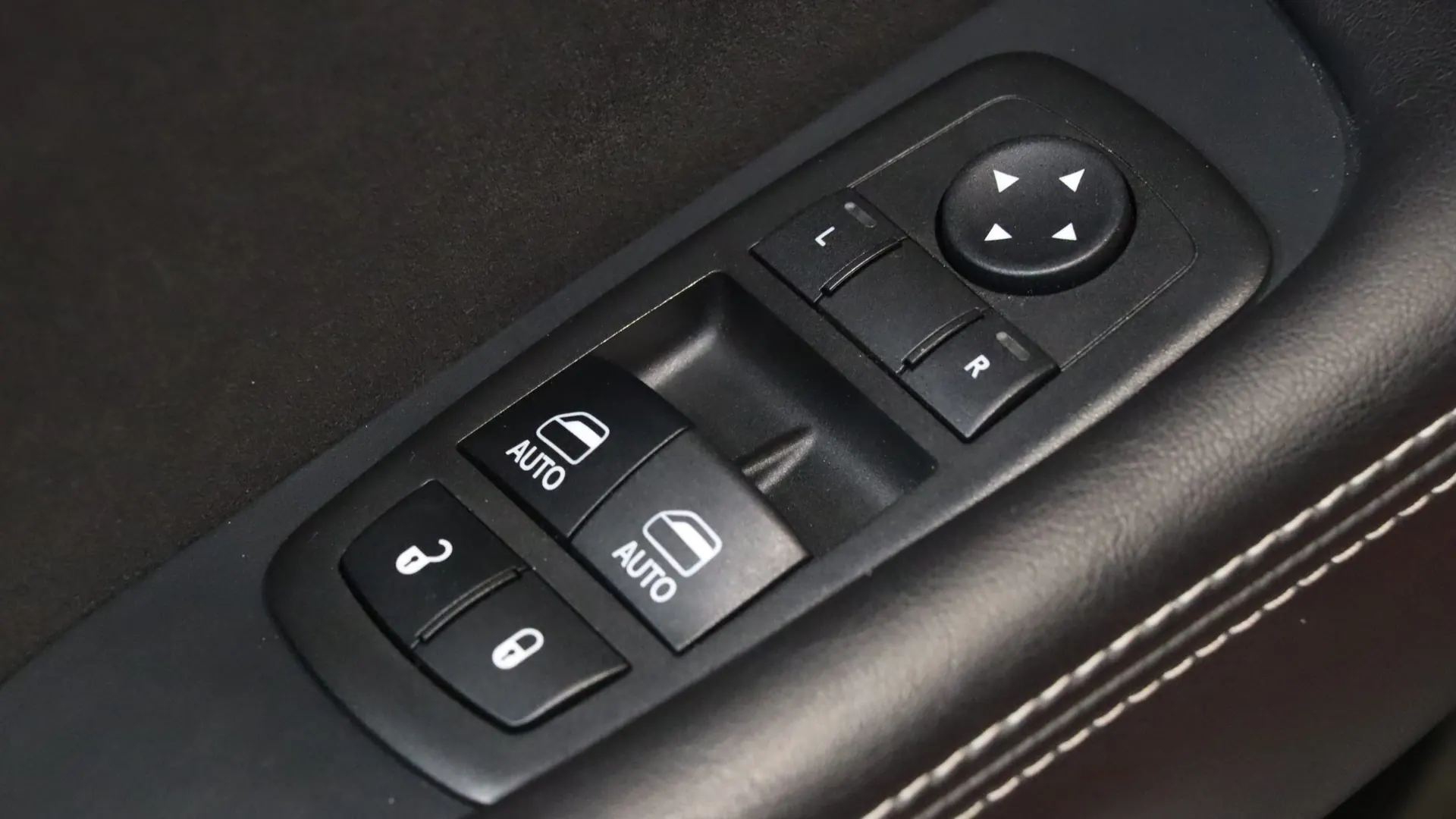 Dodge CHALLENGER — photo 11