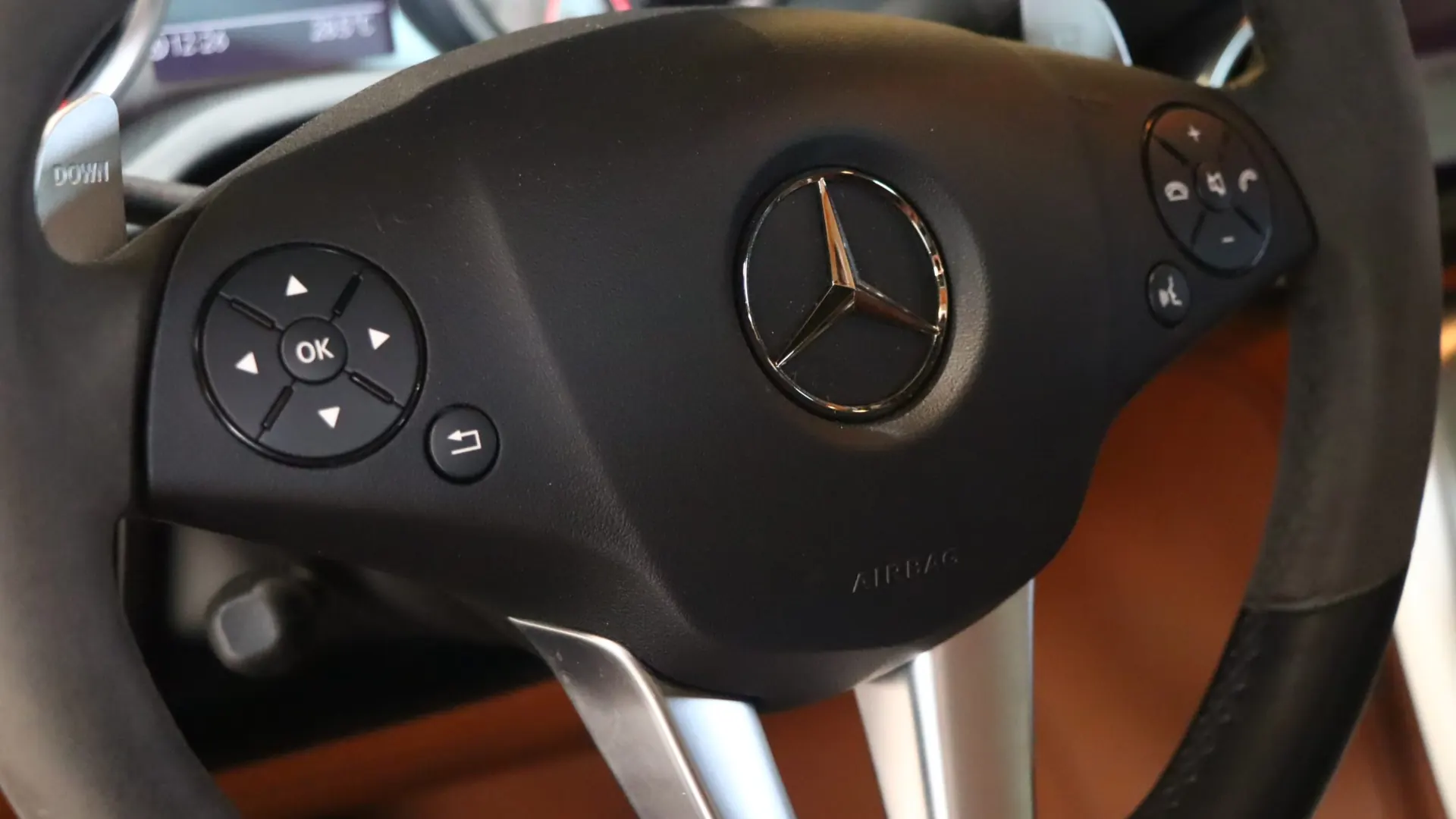 Mercedes SLS — photo 22