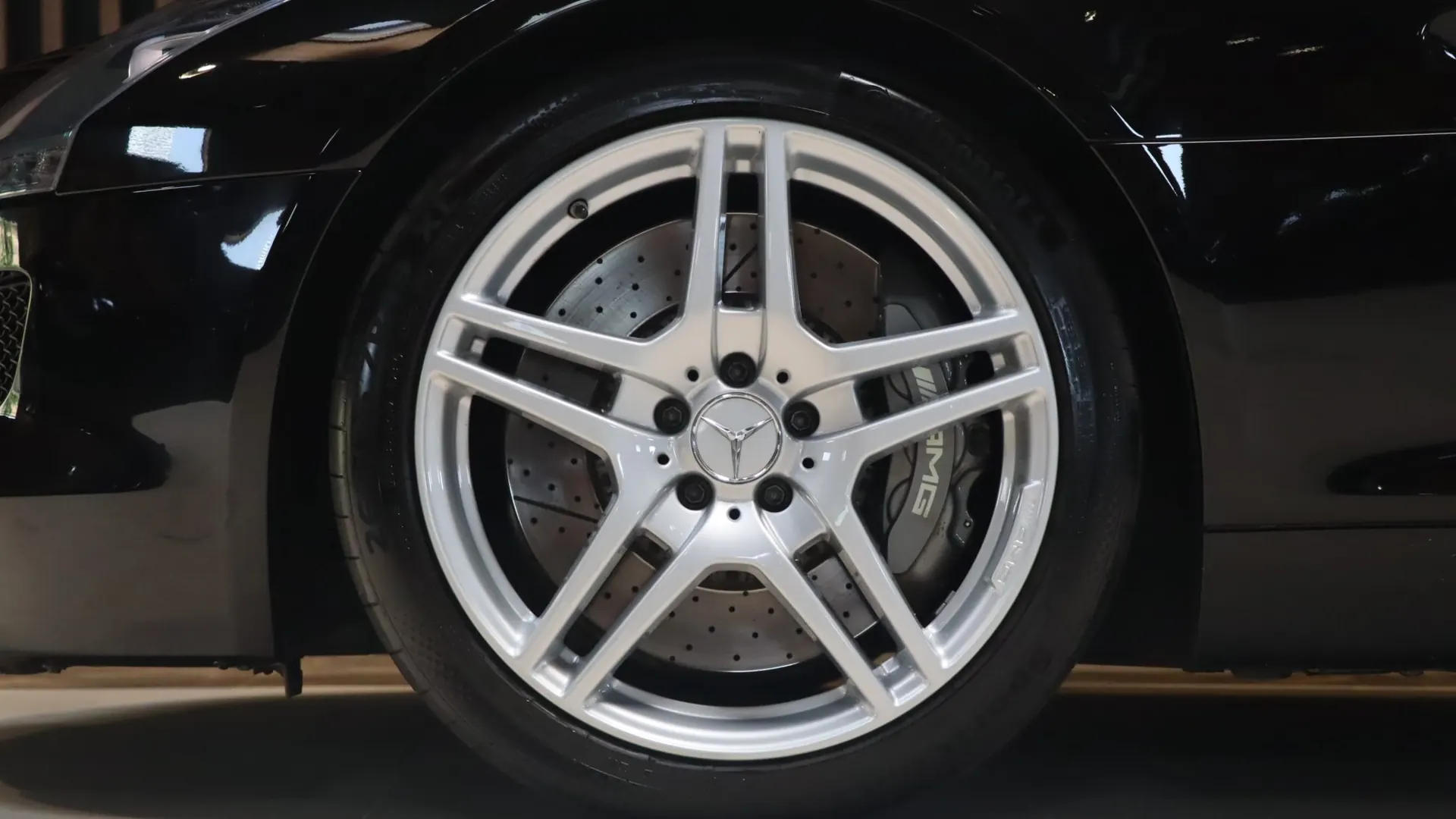Mercedes SLS — photo 42