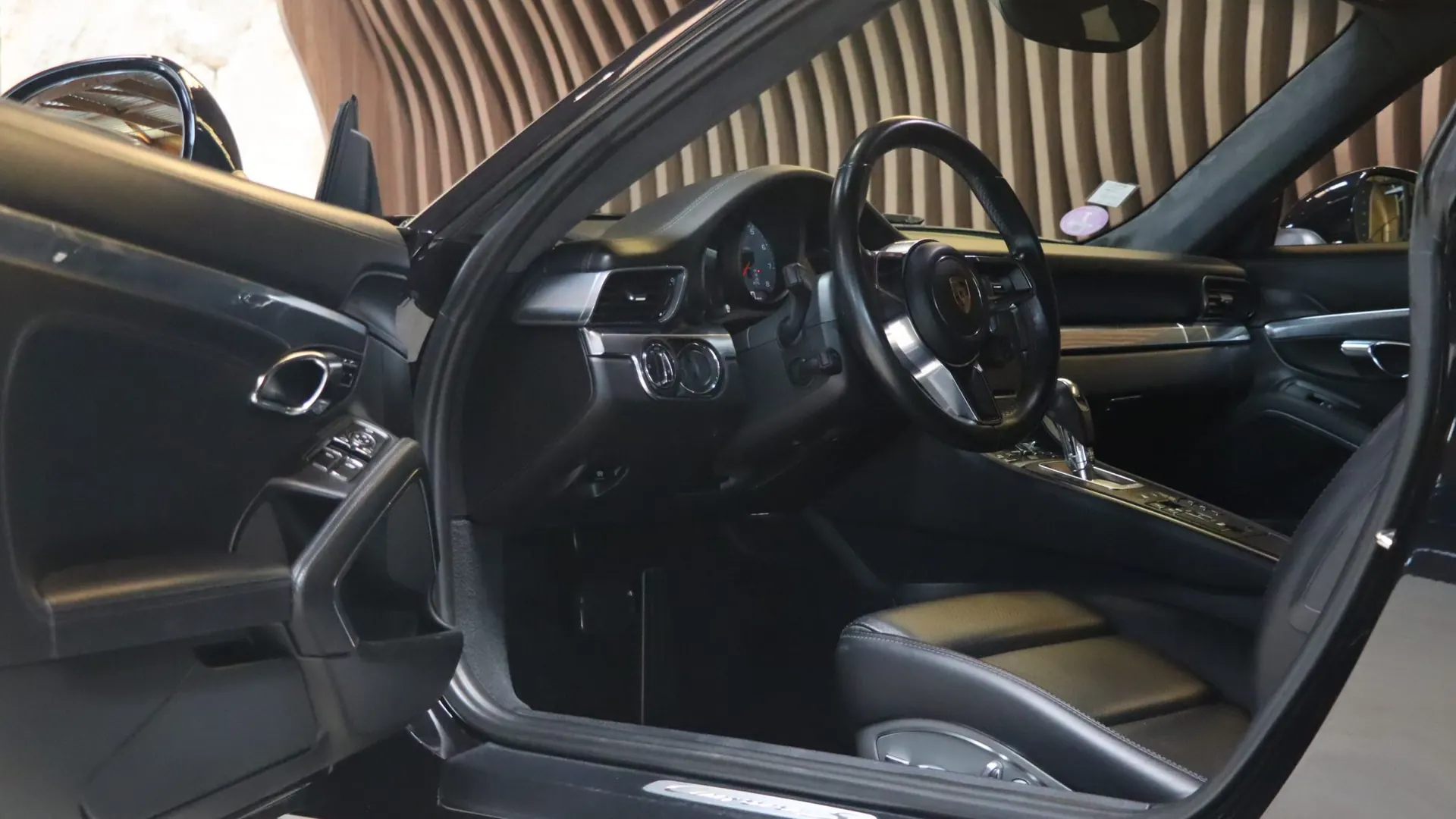 Porsche 911 — photo 8
