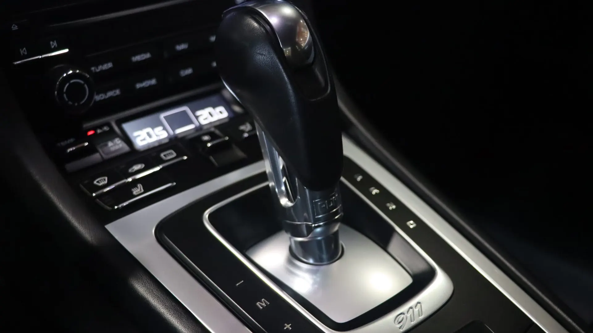 Porsche 911 — photo 28
