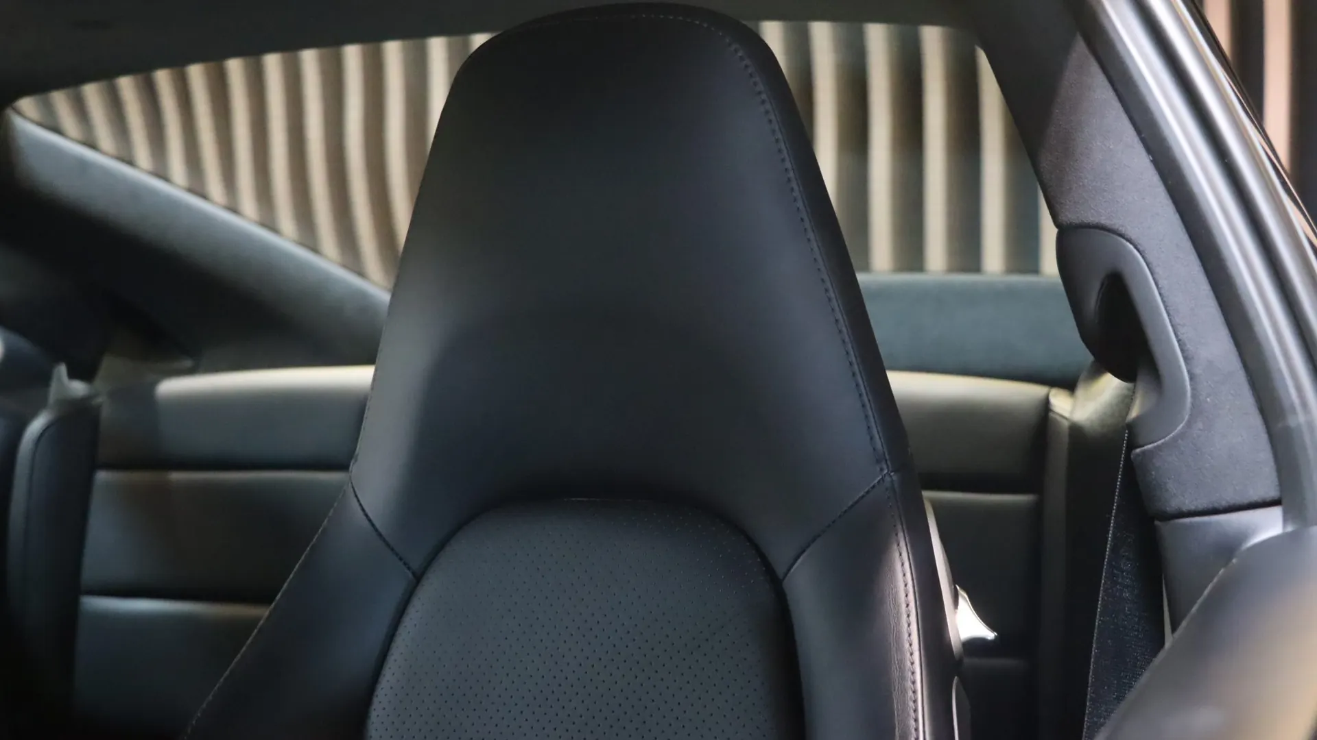 Porsche 911 — photo 32