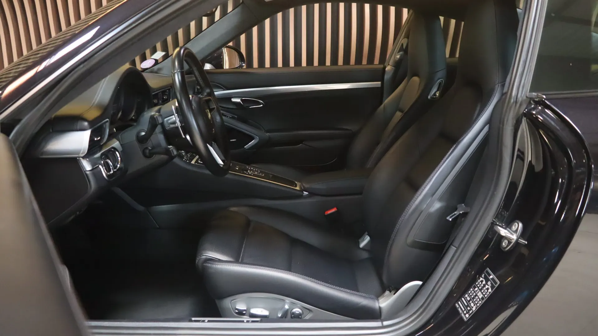 Porsche 911 — photo 7