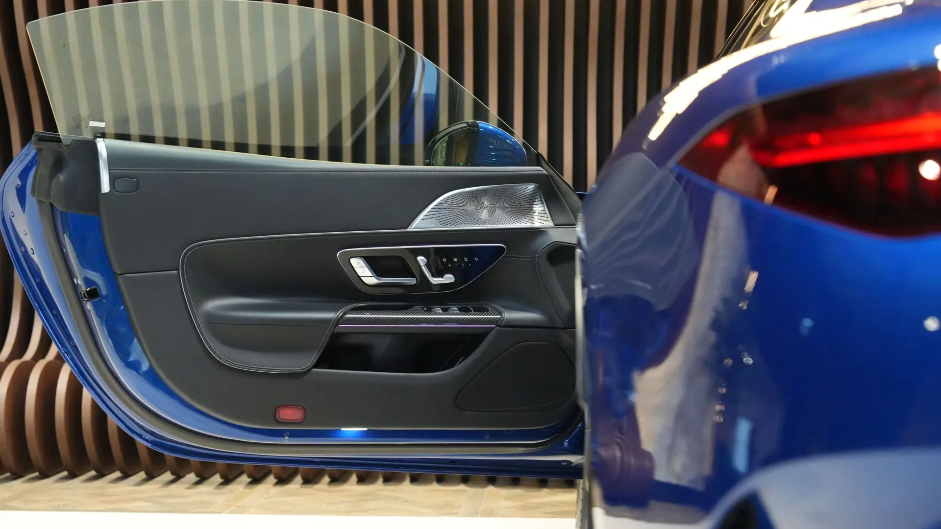 Mercedes SL63 — photo 11