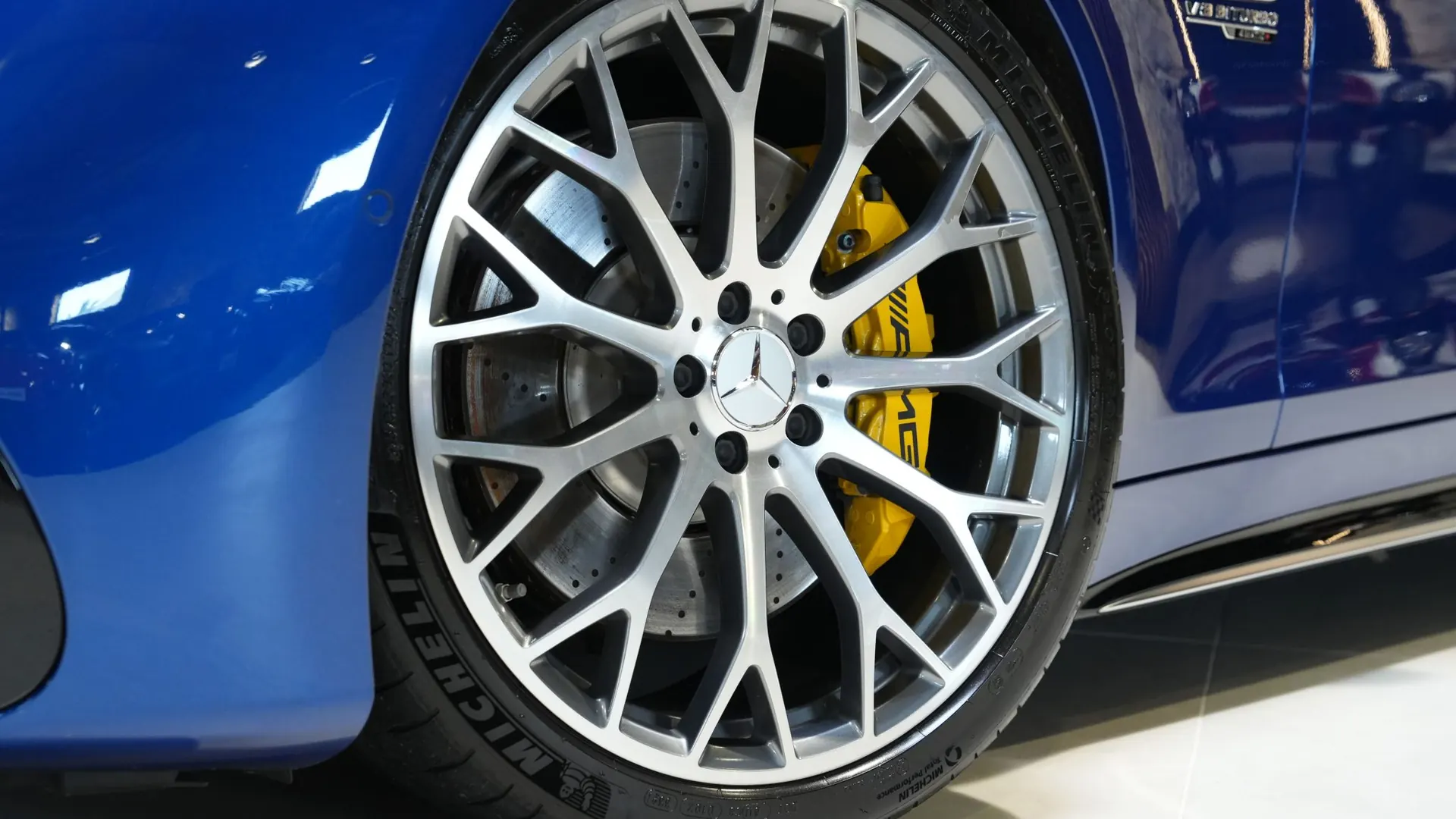 Mercedes SL63 — photo 31