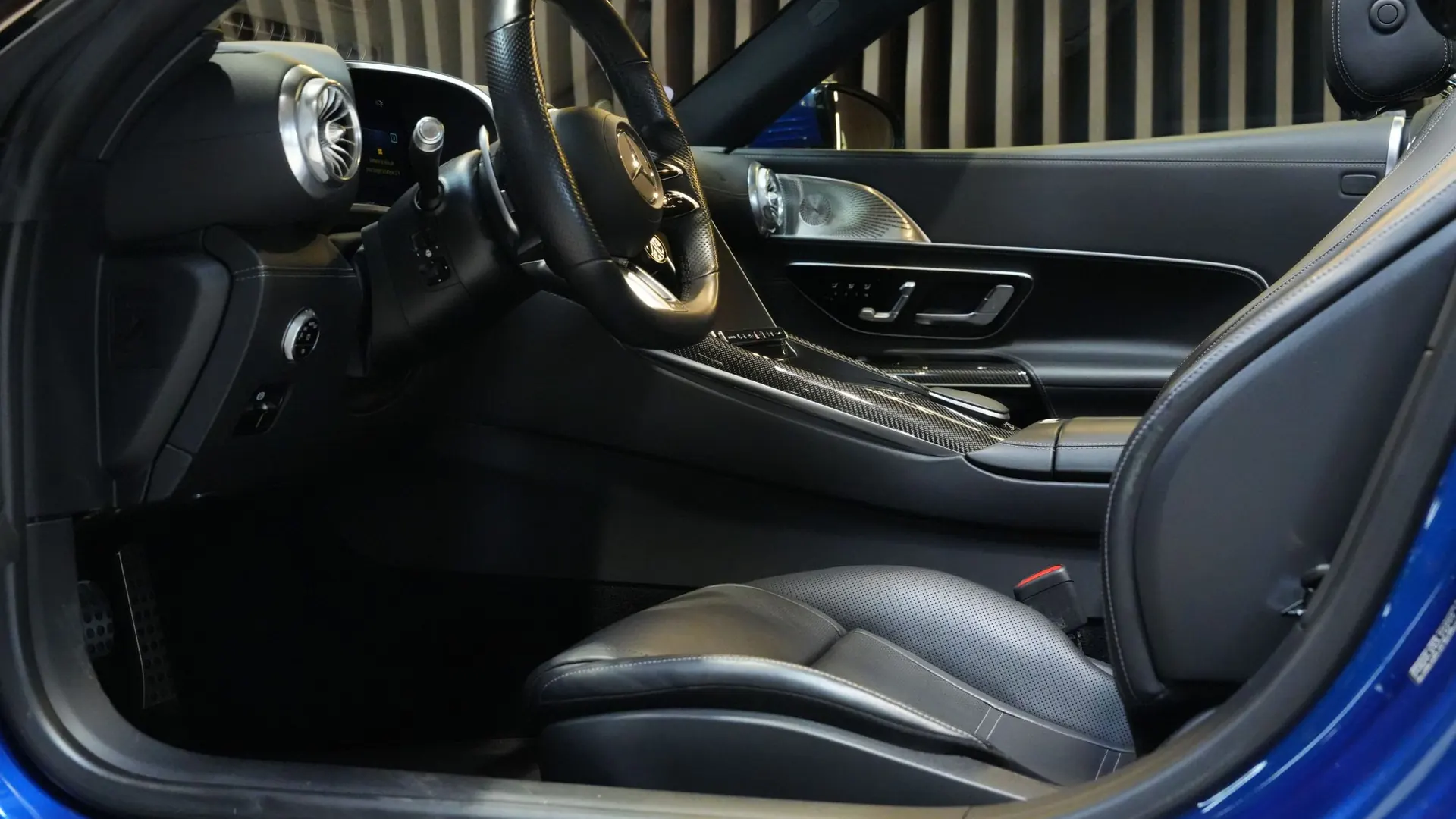 Mercedes SL63 — photo 7