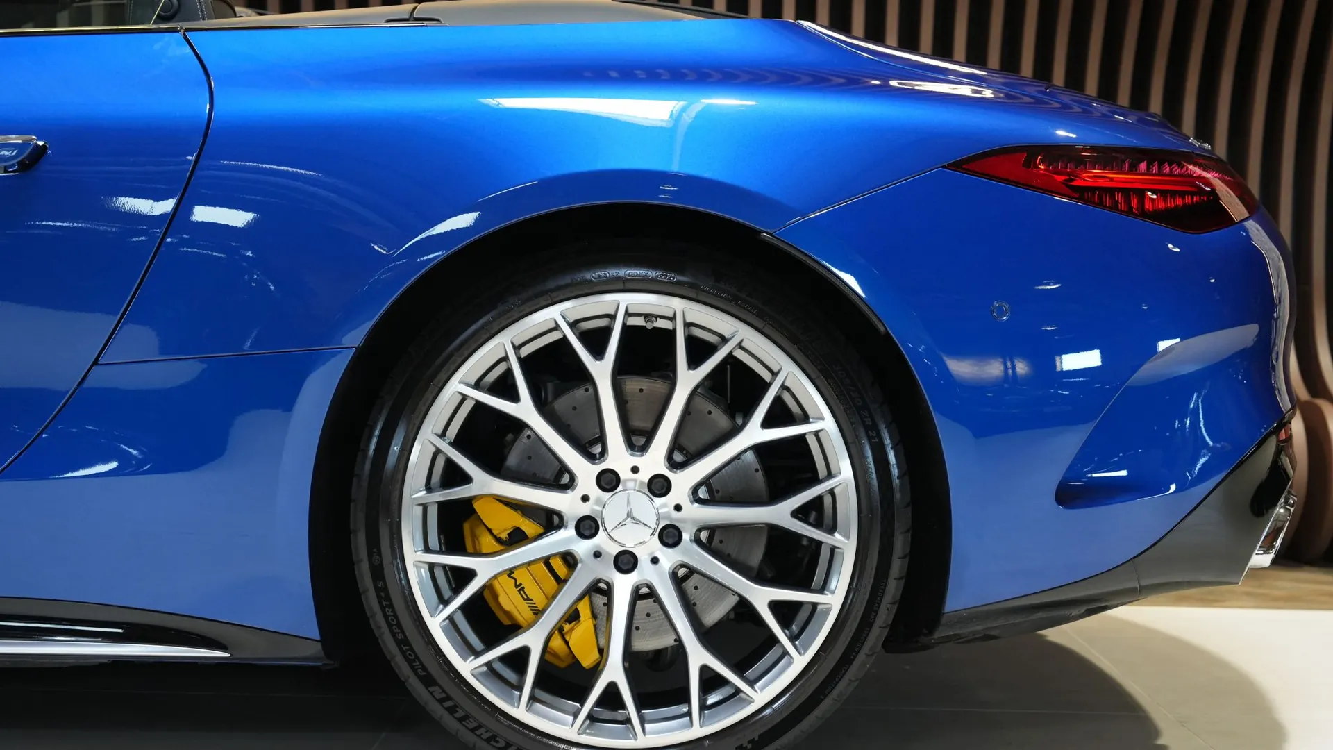 Mercedes SL63 — photo 34