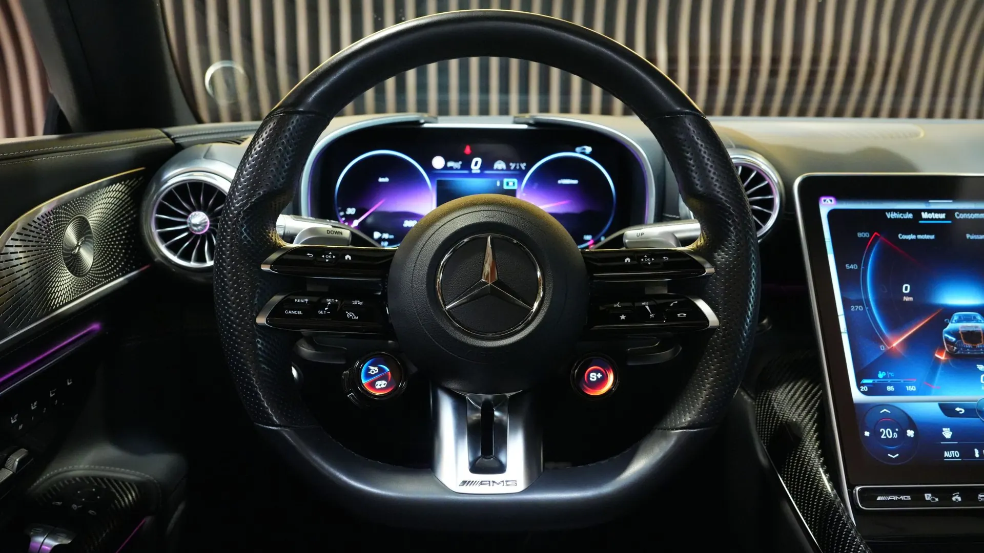 Mercedes SL63 — photo 10