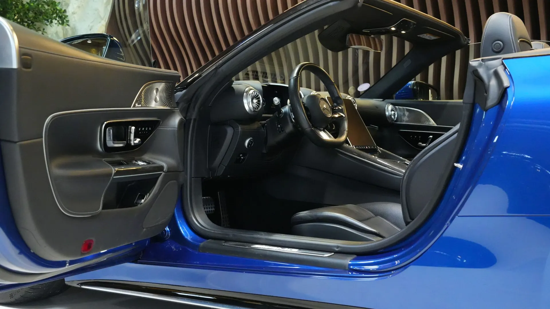 Mercedes SL63 — photo 6