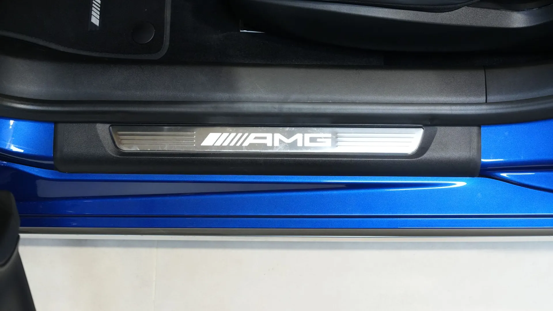Mercedes SL63 — photo 12