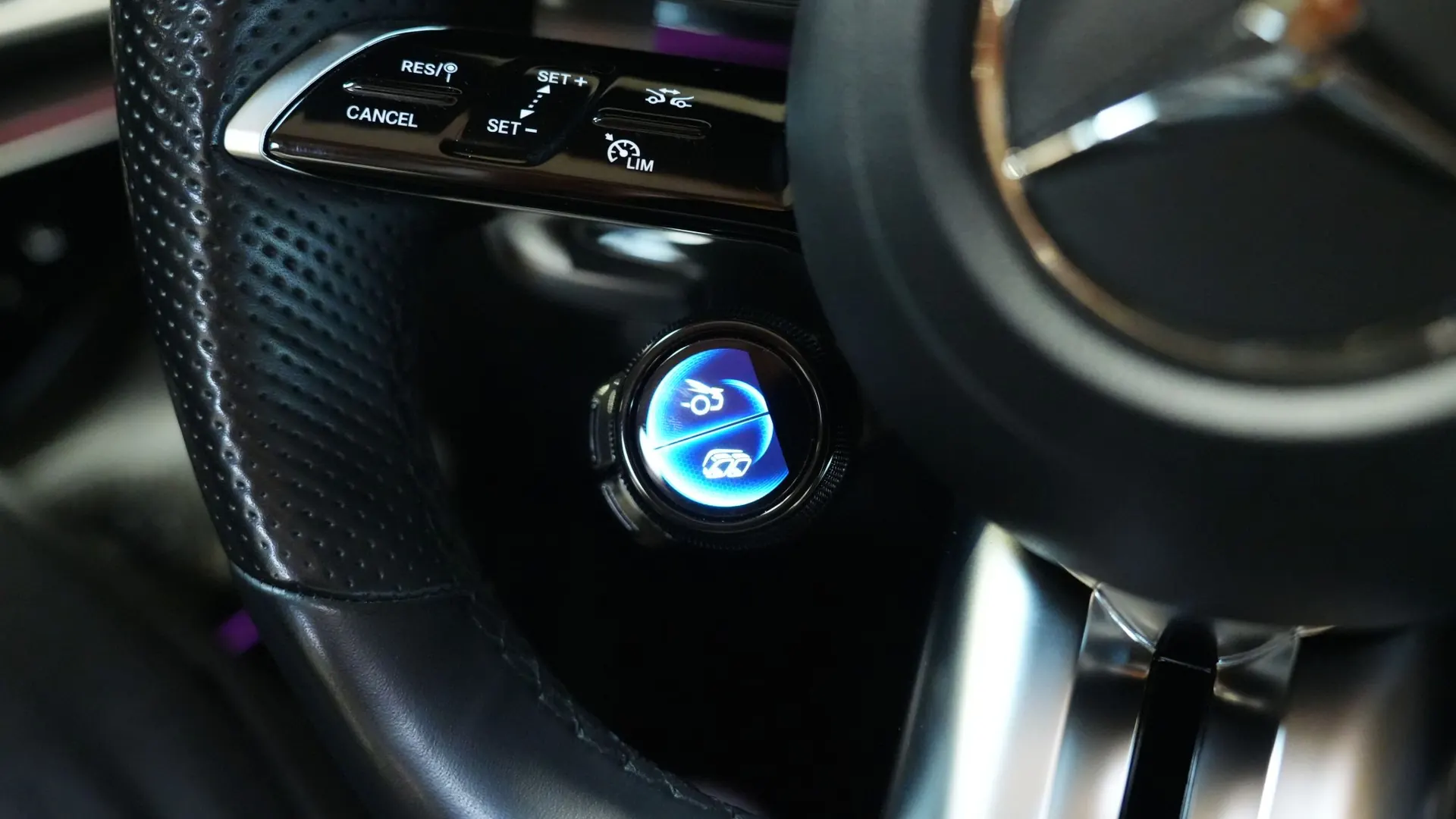 Mercedes SL63 — photo 19