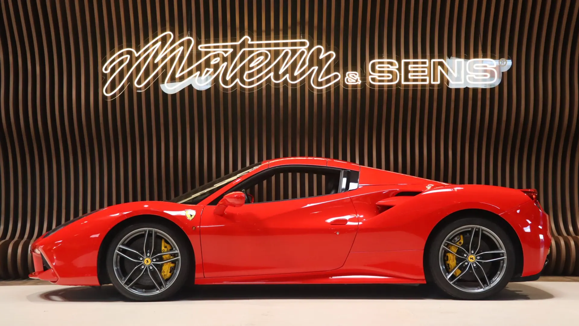 Ferrari 488 — photo 6