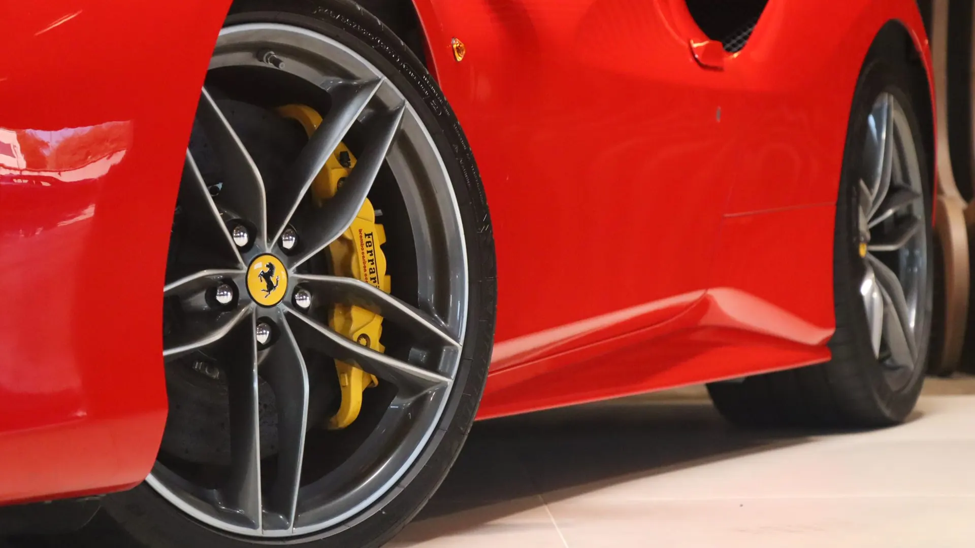 Ferrari 488 — photo 36