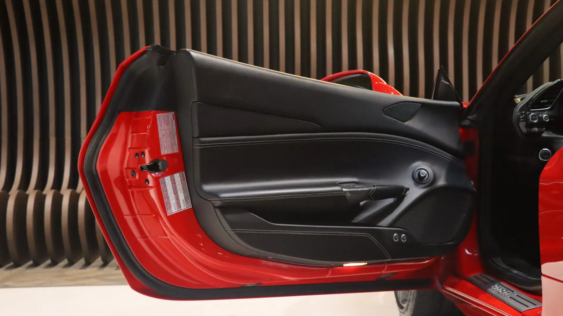 Ferrari 488 — photo 11