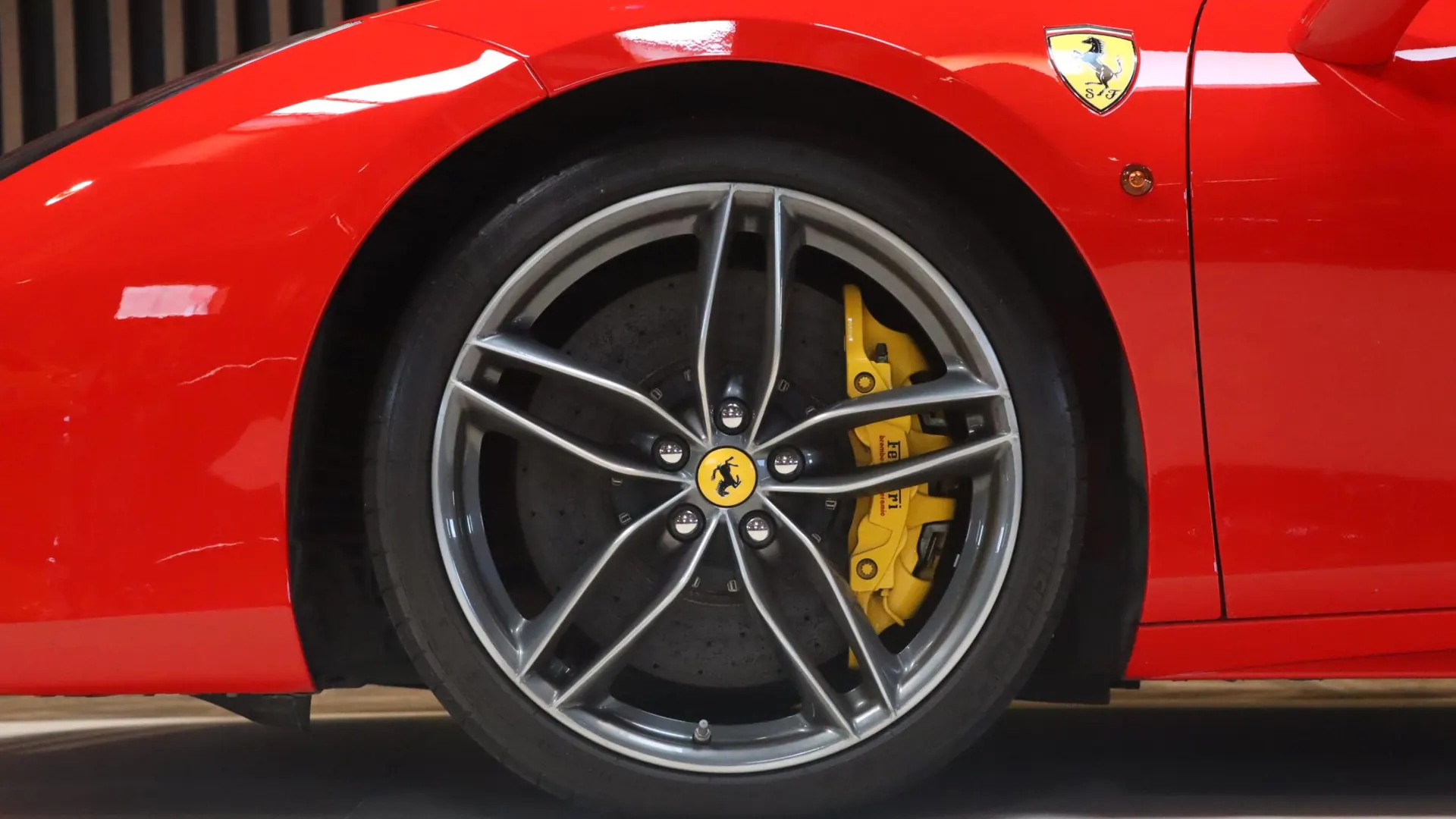Ferrari 488 — photo 37