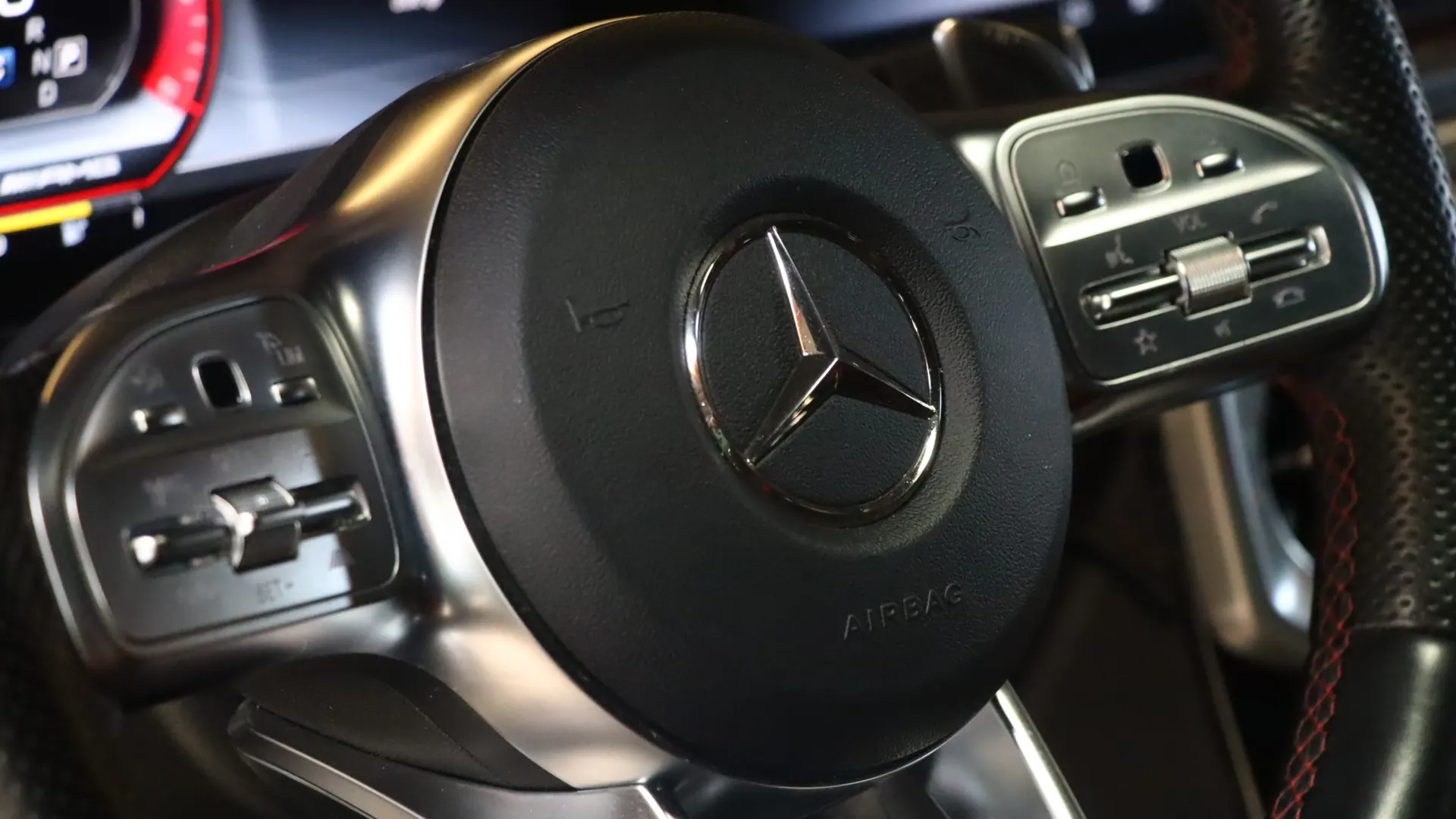 Mercedes G63 — photo 24