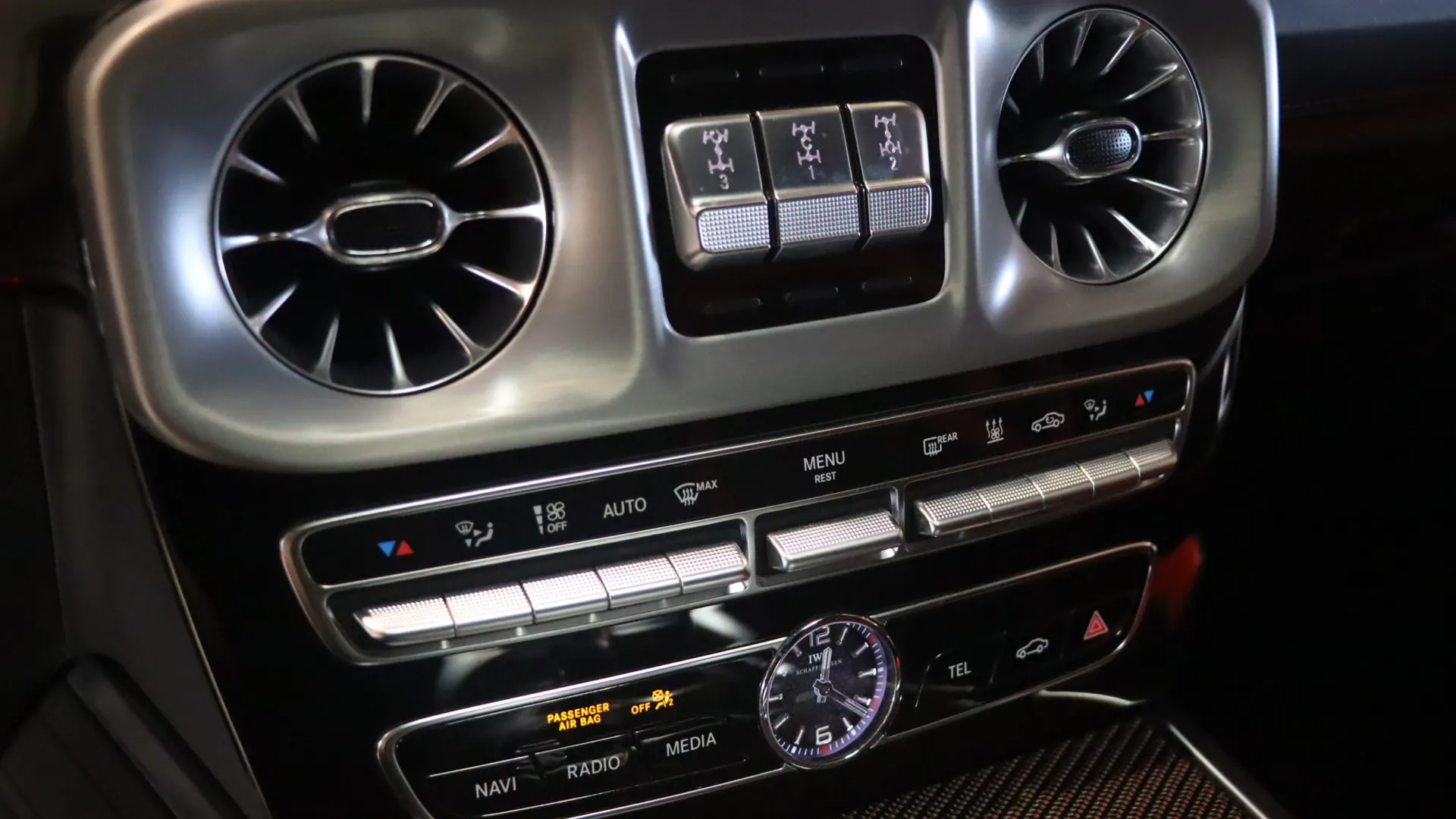 Mercedes G63 — photo 32