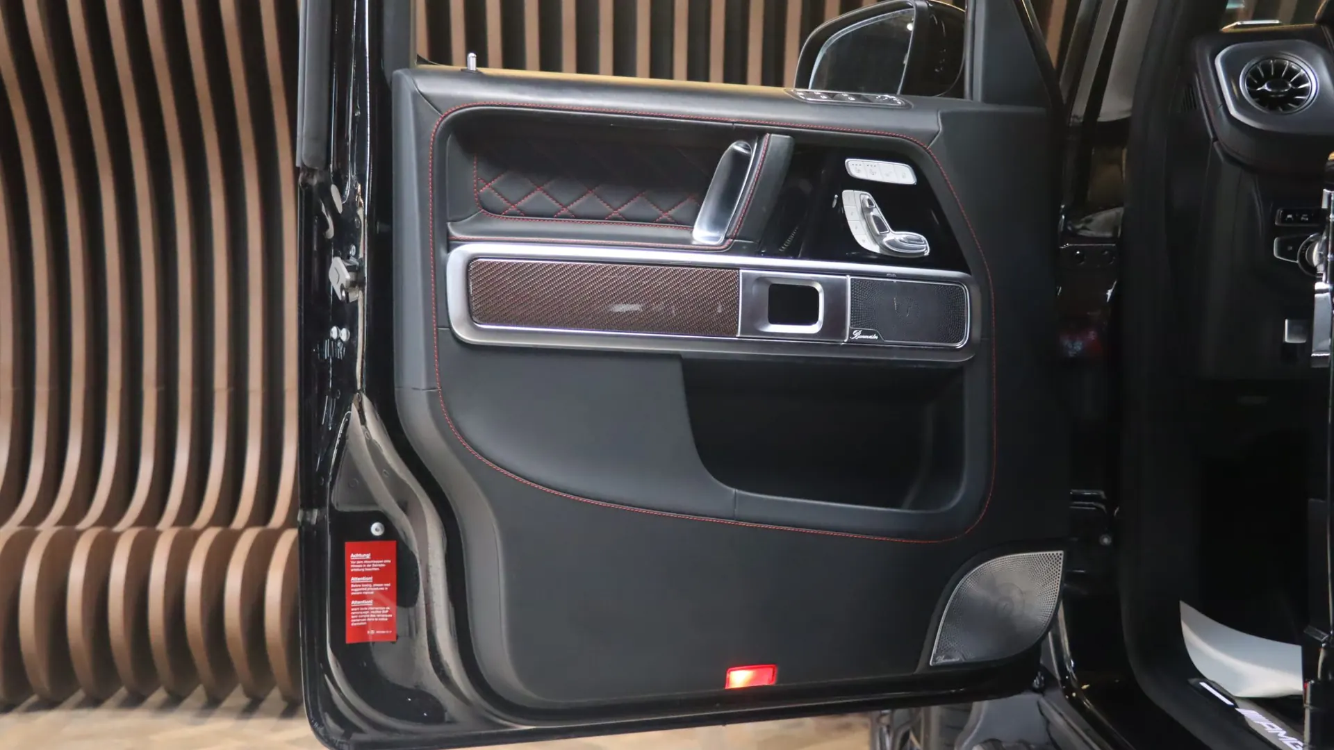 Mercedes G63 — photo 10