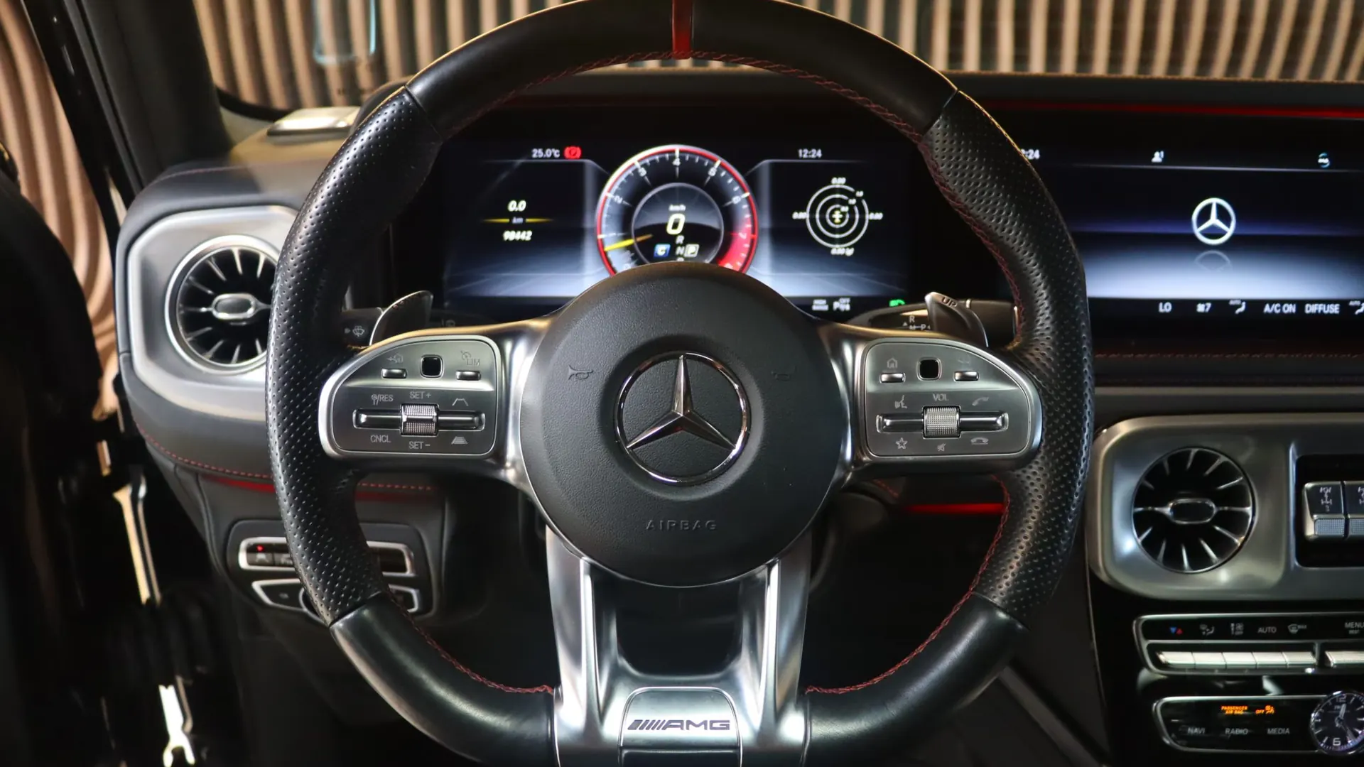 Mercedes G63 — photo 9