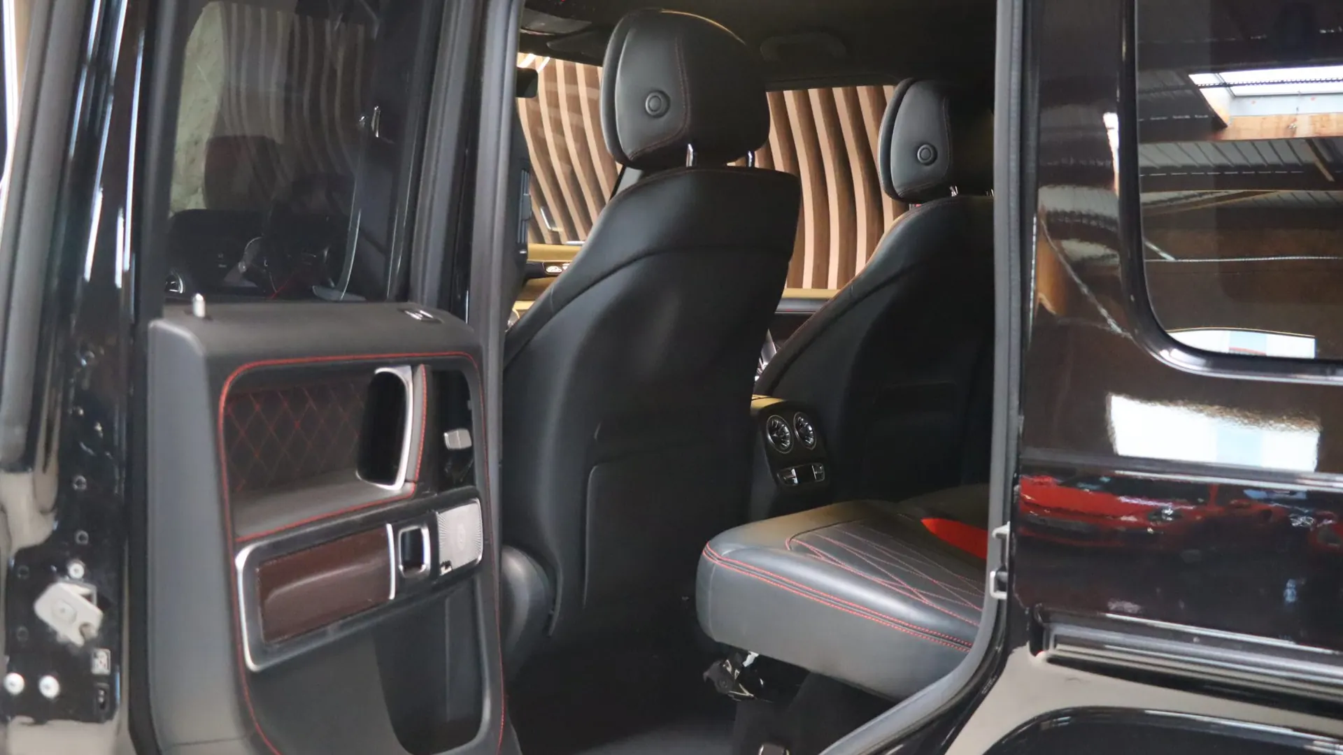 Mercedes G63 — photo 41