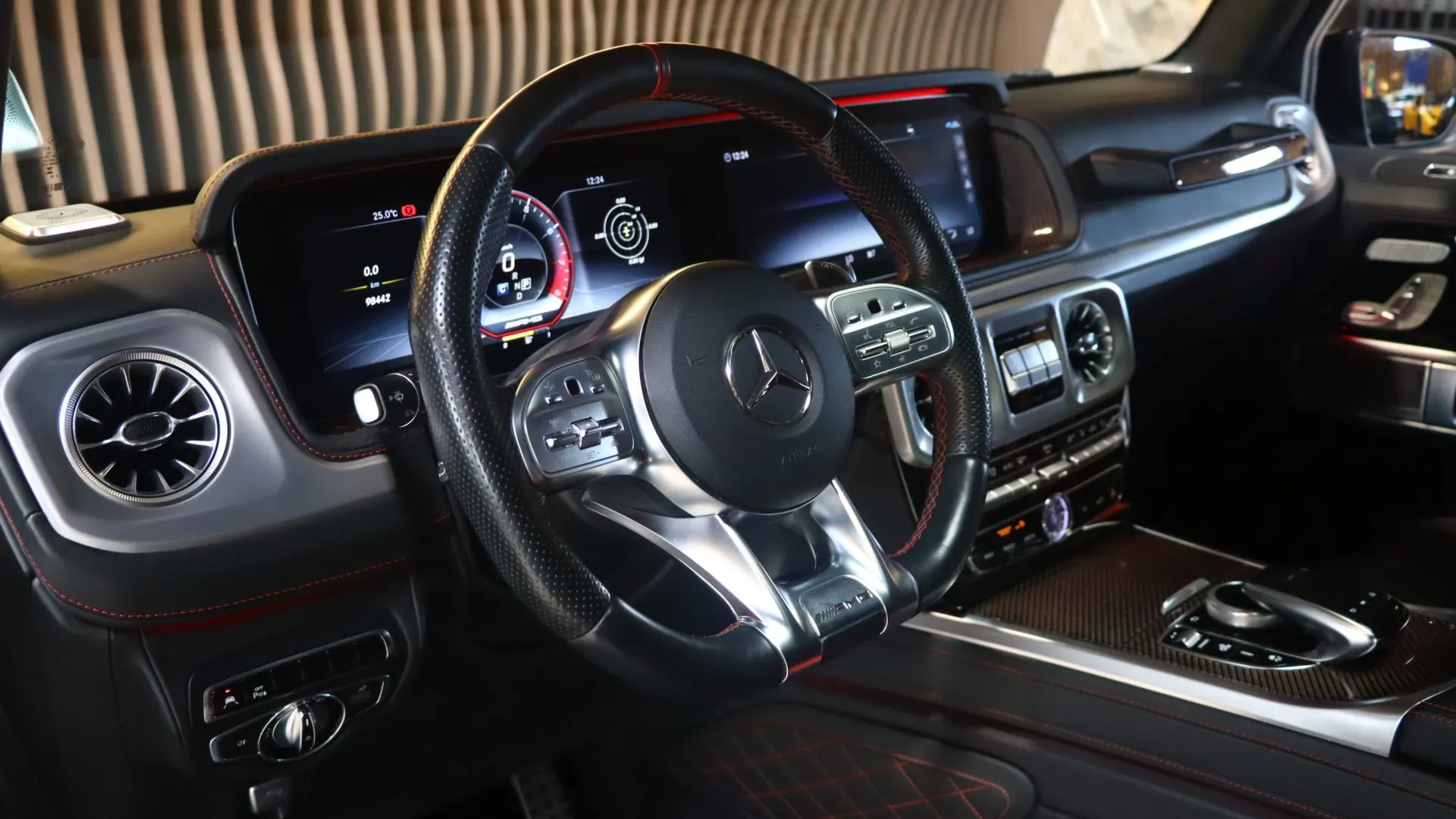 Mercedes G63 — photo 16