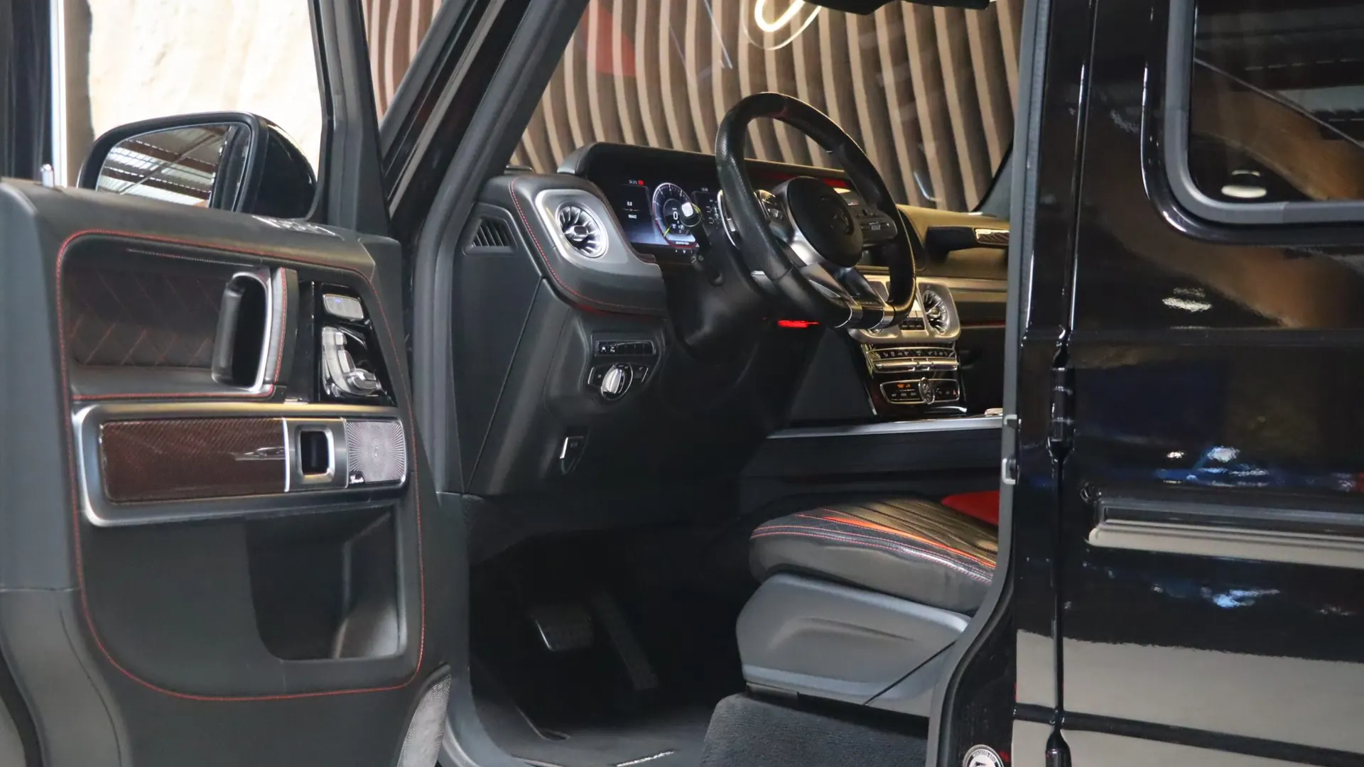 Mercedes G63 — photo 8
