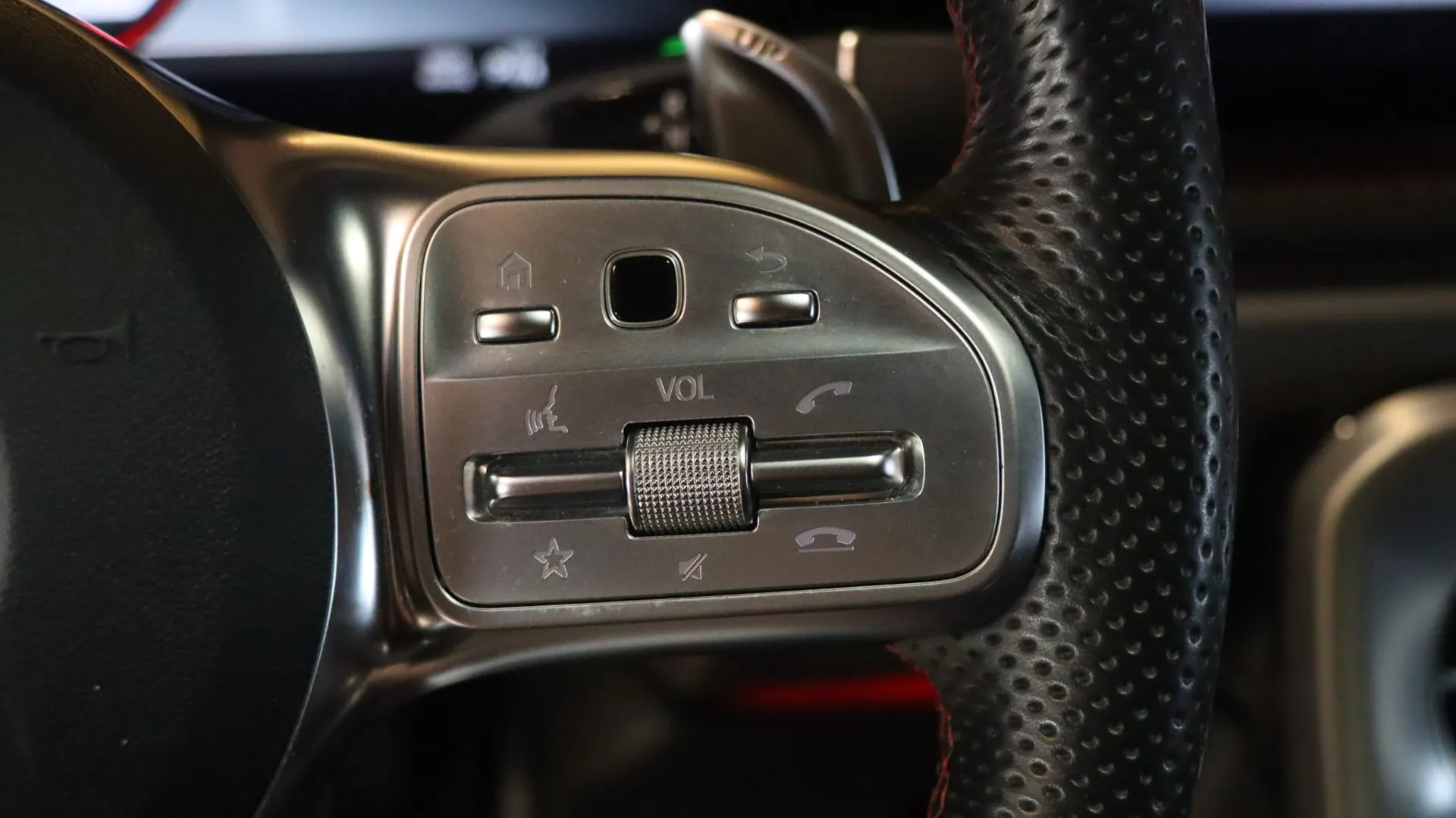 Mercedes G63 — photo 21