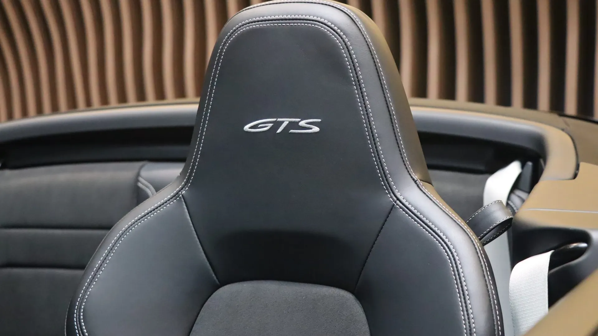 Porsche 911 — photo 40
