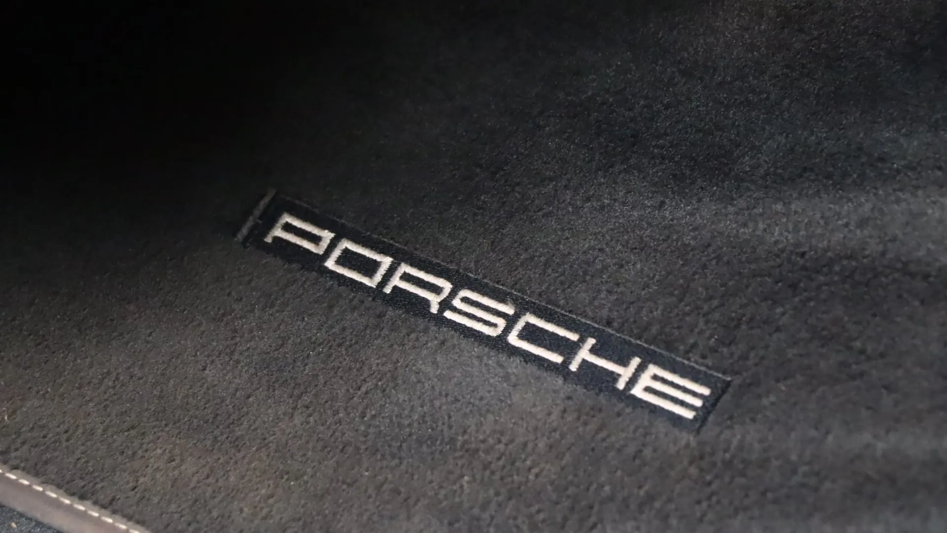 Porsche 911 — photo 17