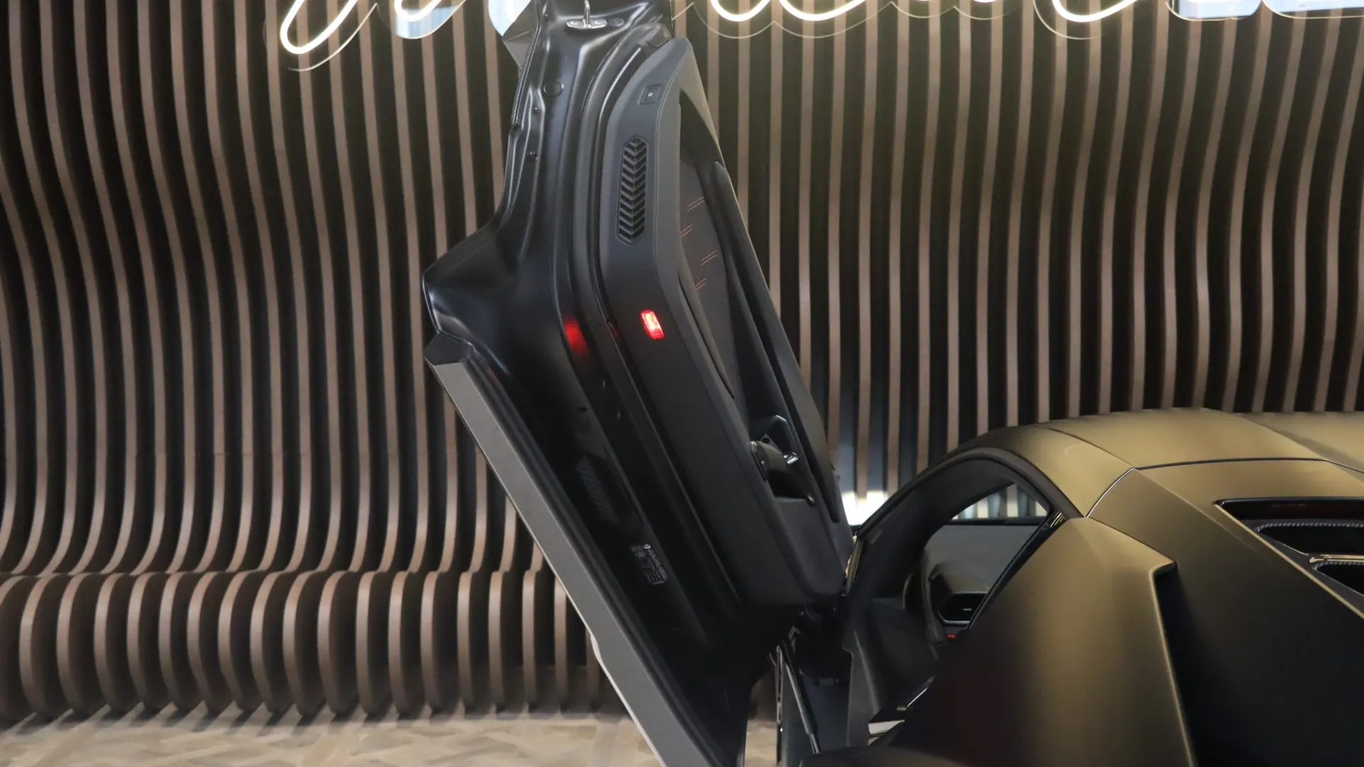 Lamborghini REVUELTO — photo 10