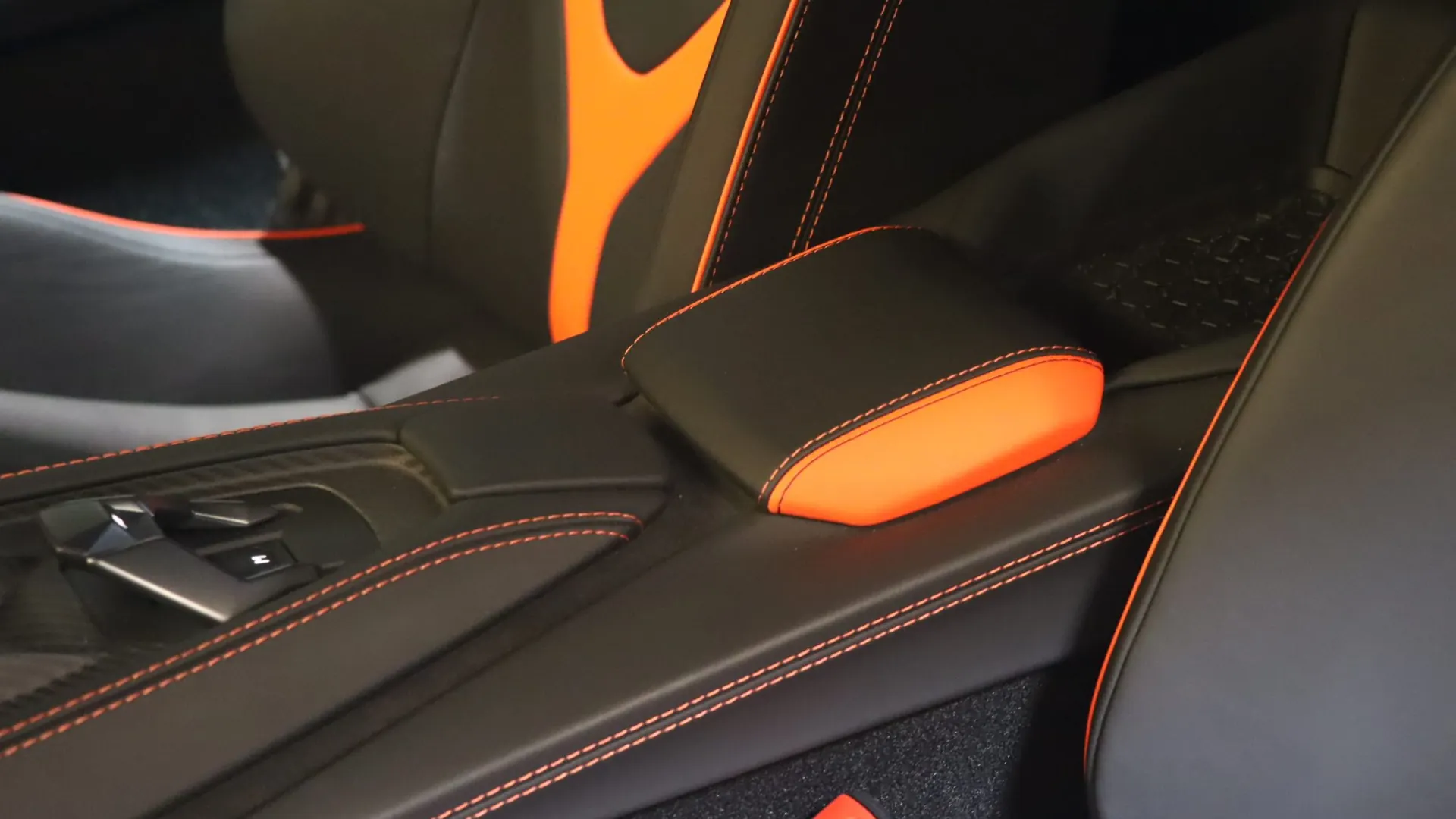 Lamborghini REVUELTO — photo 27