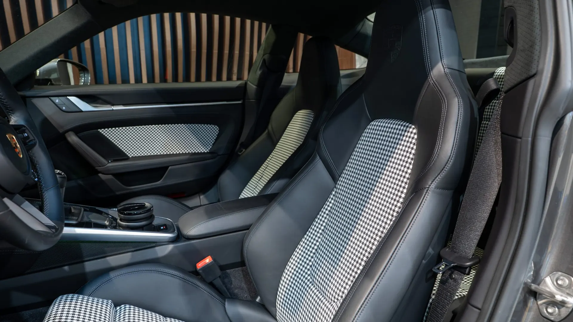 Porsche 992 — photo 6