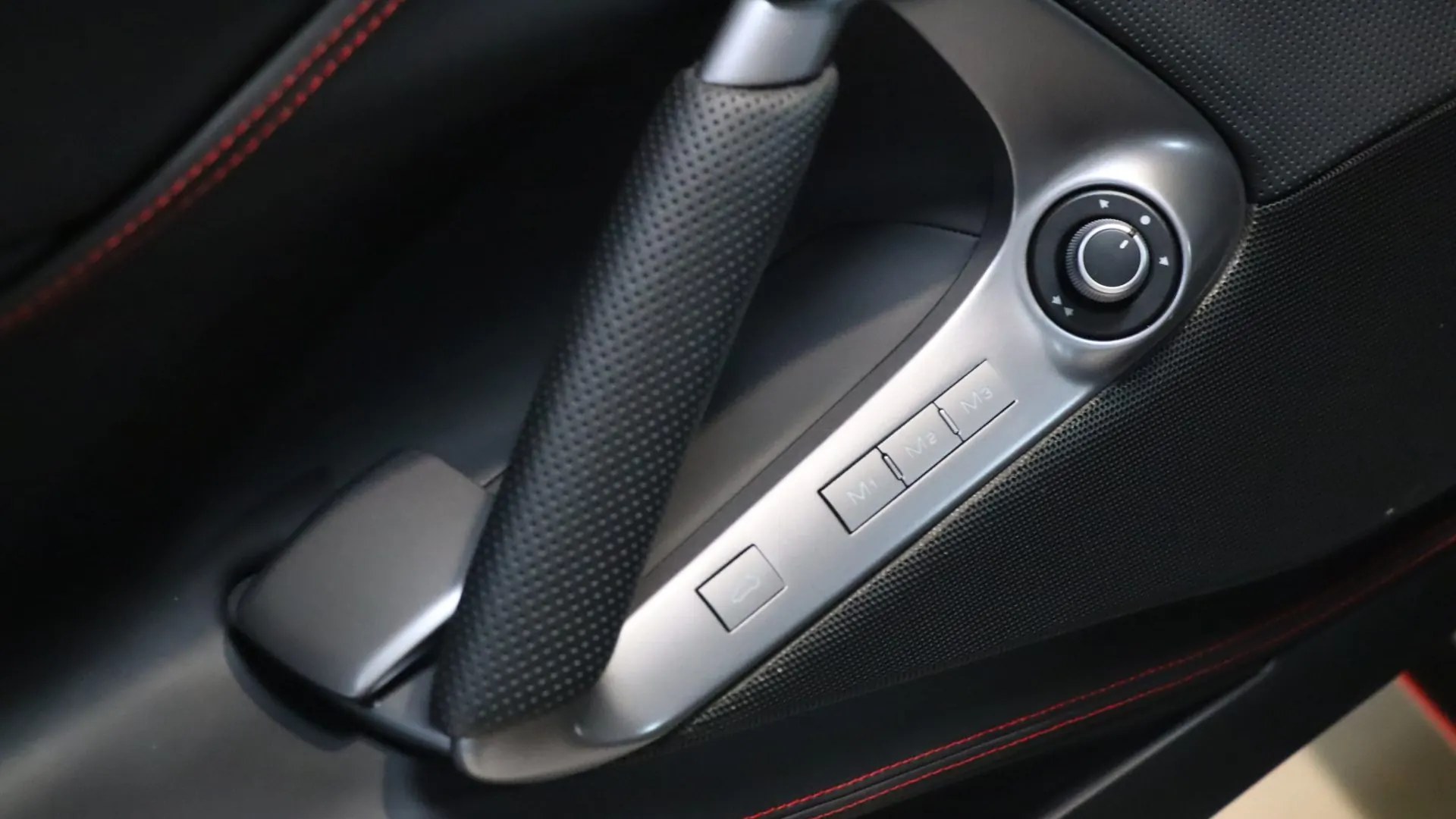Ferrari 812 — photo 10